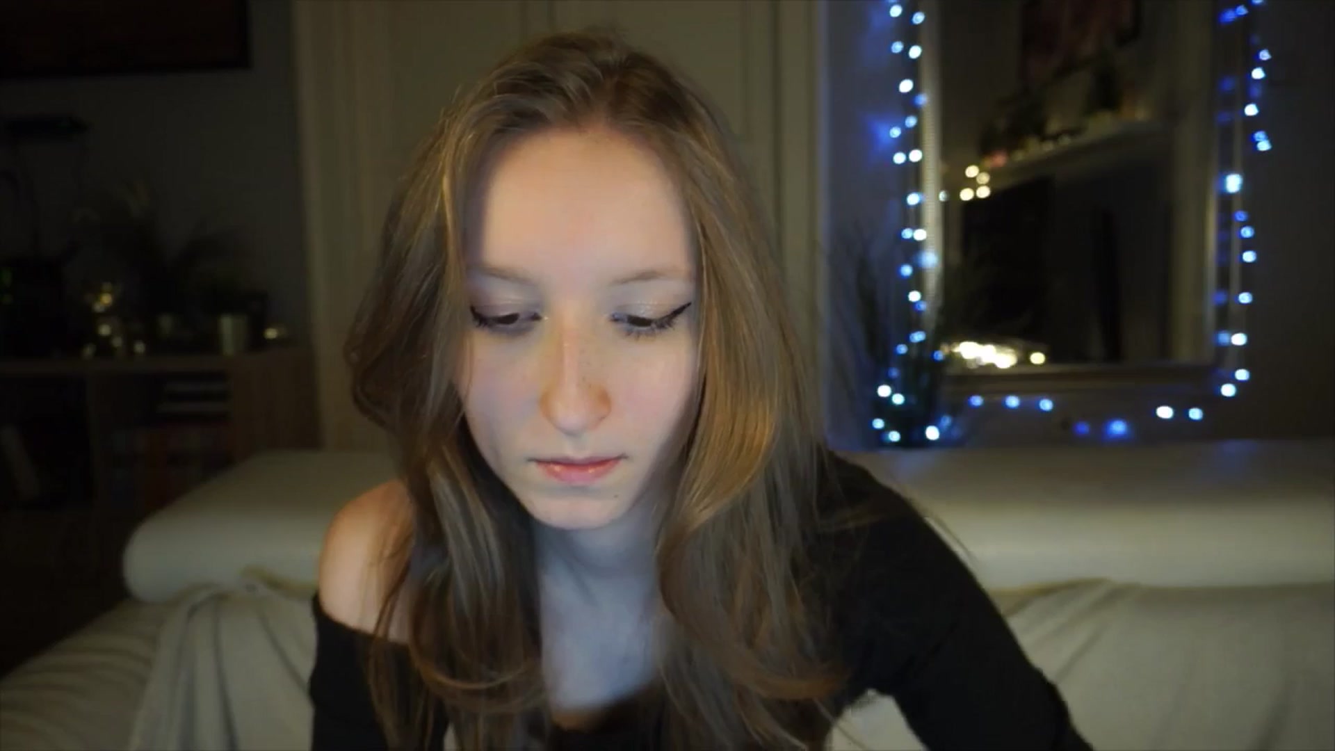 Gallery image thumbnail from Sw33t_g1rl's myfreecams stream on, 04/26/2026, 18:34 image 16 of 20