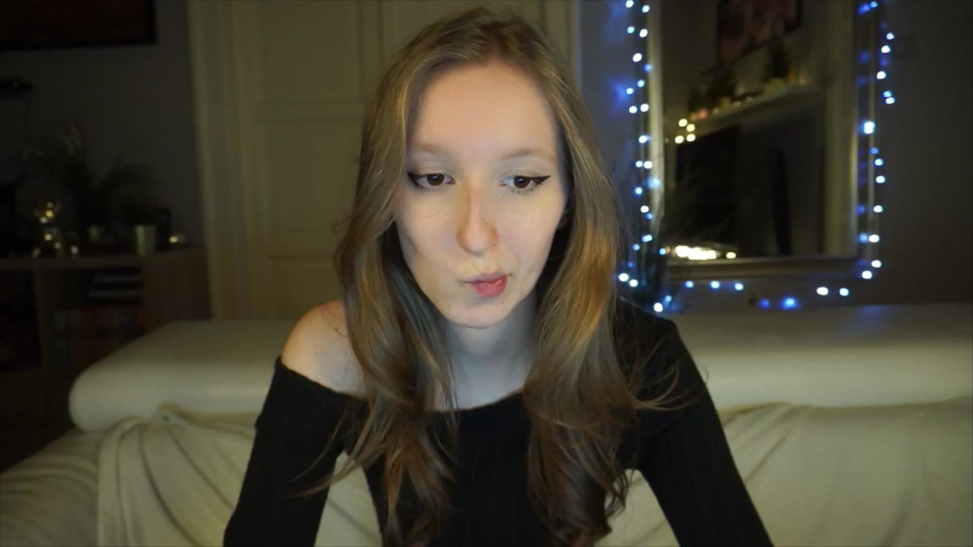 Gallery image thumbnail from Sw33t_g1rl's myfreecams stream on, 04/26/2026, 18:34 image 10 of 20