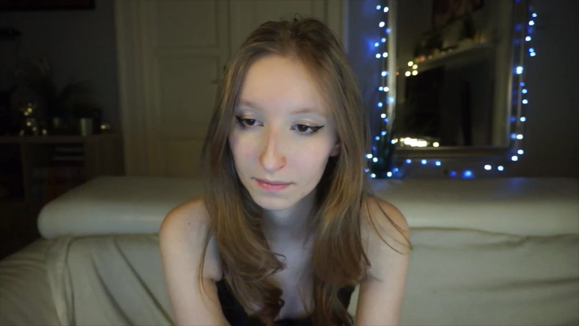 Gallery image thumbnail from Sw33t_g1rl's myfreecams stream on, 04/27/2026, 19:03 image 10 of 20