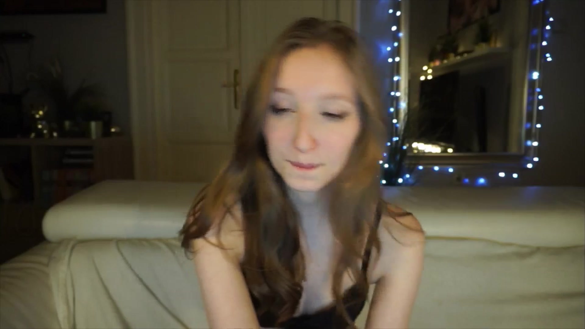 Gallery image thumbnail from Sw33t_g1rl's myfreecams stream on, 04/27/2026, 19:03 image 17 of 20