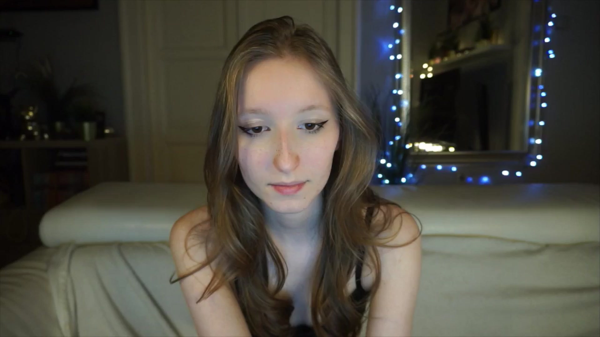 Gallery image thumbnail from Sw33t_g1rl's myfreecams stream on, 04/27/2026, 19:03 image 8 of 20