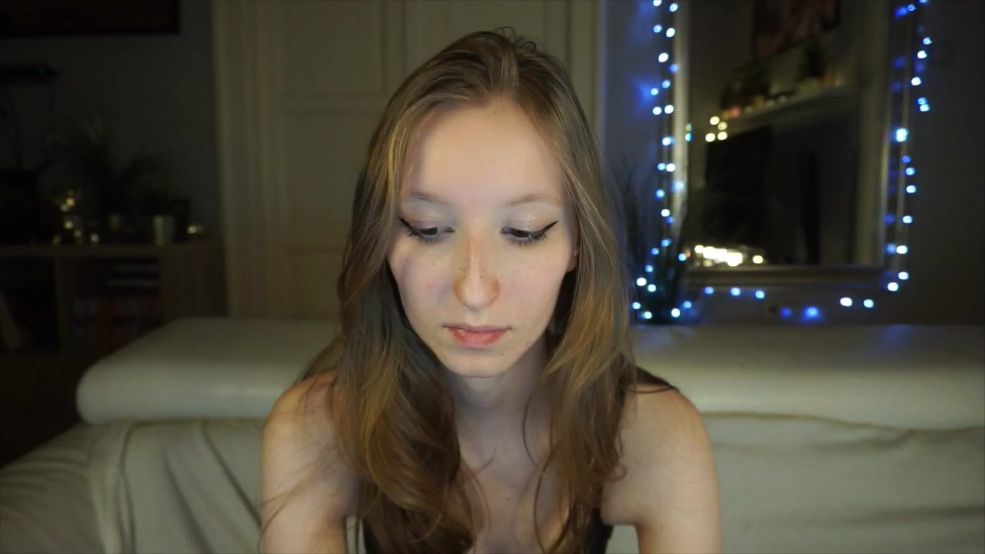 Gallery image thumbnail from Sw33t_g1rl's myfreecams stream on, 04/27/2026, 19:03 image 15 of 20