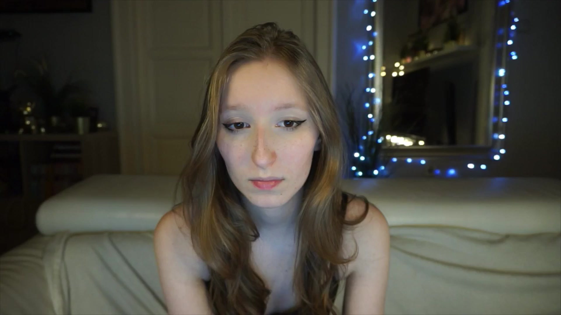 Gallery image thumbnail from Sw33t_g1rl's myfreecams stream on, 04/27/2026, 19:03 image 4 of 20