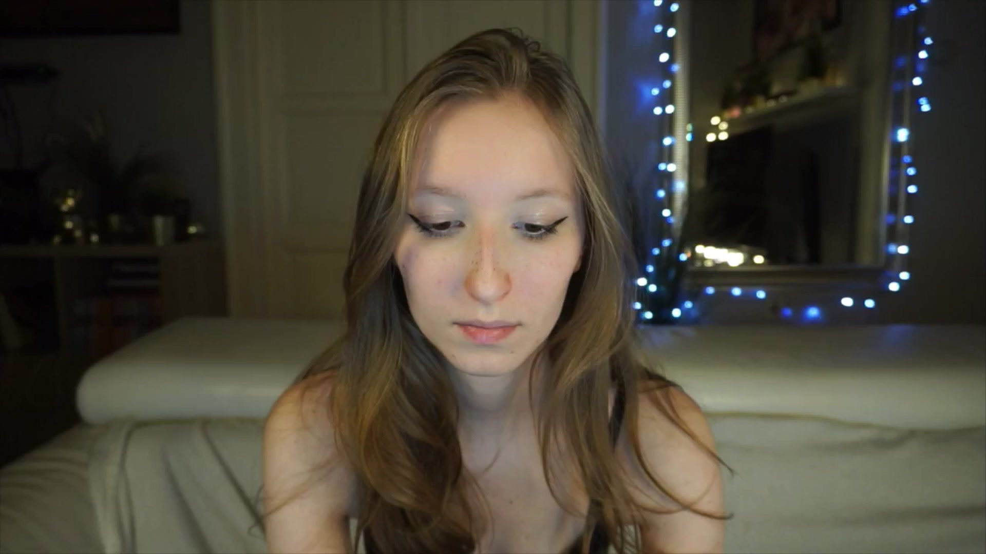 Gallery image thumbnail from Sw33t_g1rl's myfreecams stream on, 04/27/2026, 19:03 image 14 of 20