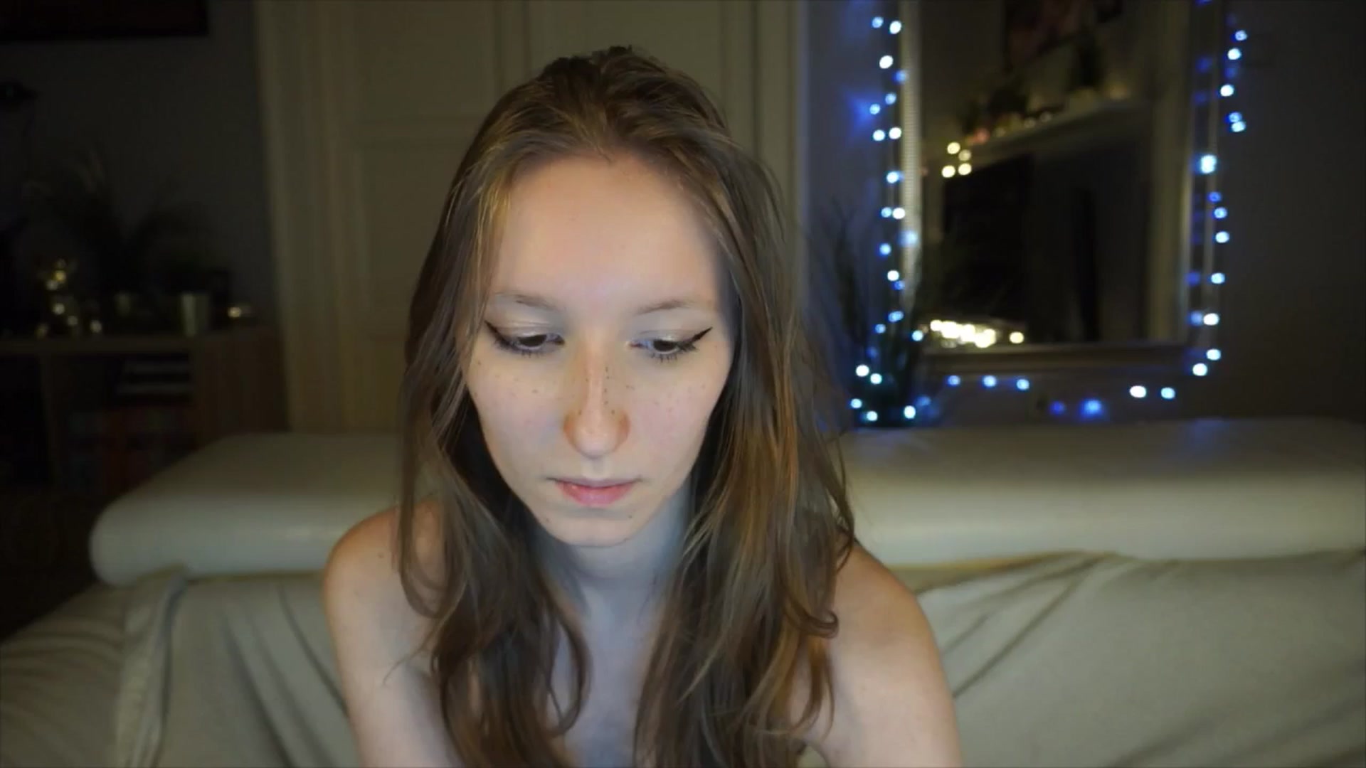 Gallery image thumbnail from Sw33t_g1rl's myfreecams stream on, 04/28/2026, 18:05 image 17 of 20