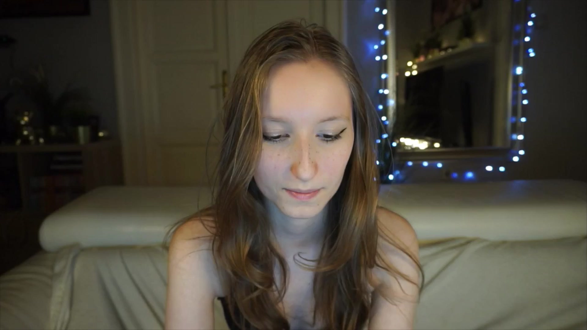Gallery image thumbnail from Sw33t_g1rl's myfreecams stream on, 04/28/2026, 18:05 image 8 of 20