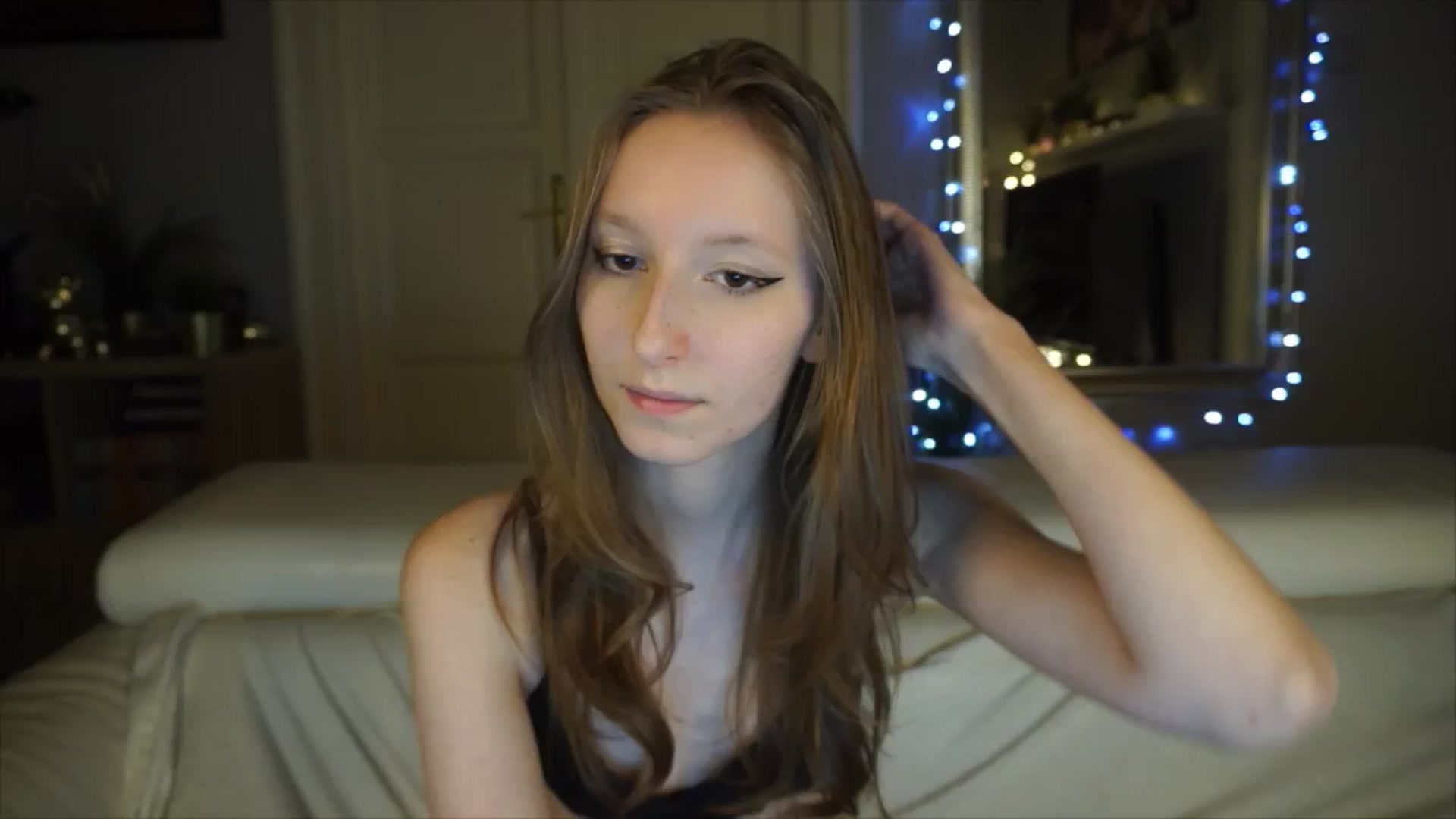 Gallery image thumbnail from Sw33t_g1rl's myfreecams stream on, 04/28/2026, 18:05 image 16 of 20
