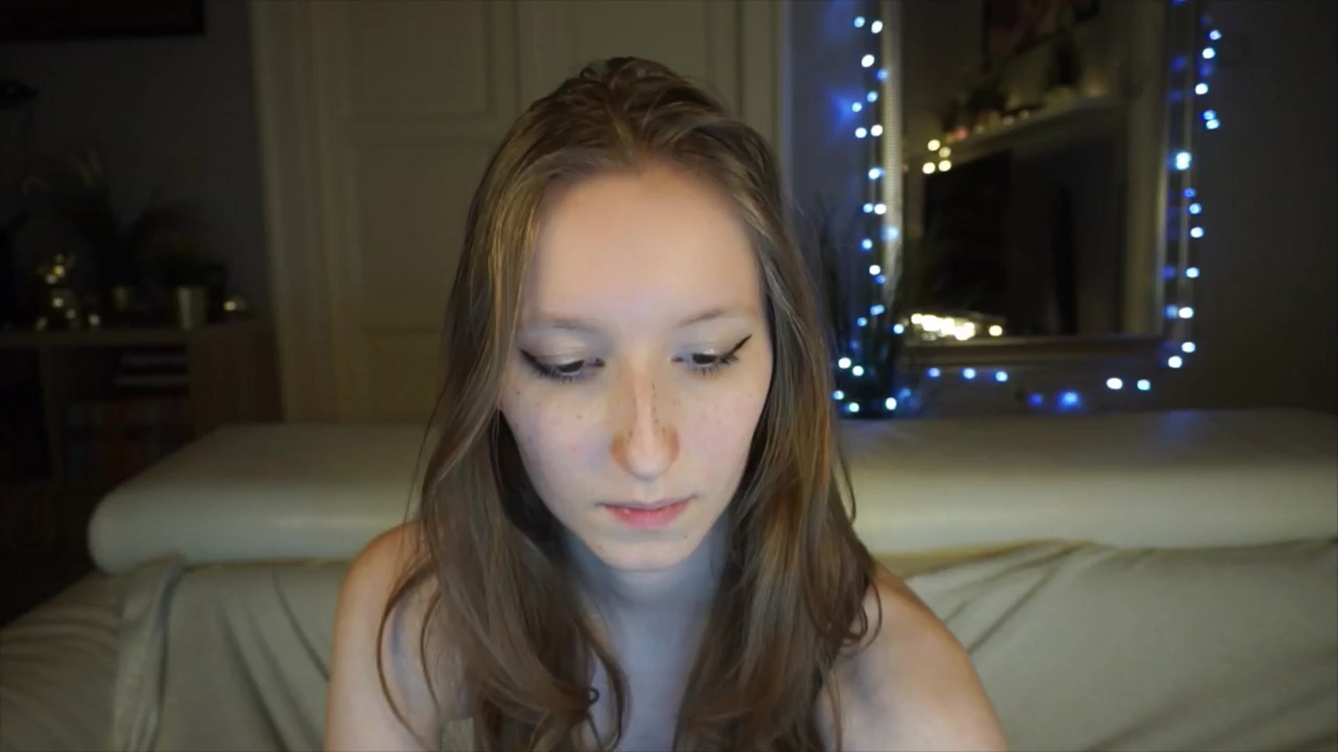 Gallery image thumbnail from Sw33t_g1rl's myfreecams stream on, 04/28/2026, 18:05 image 14 of 20