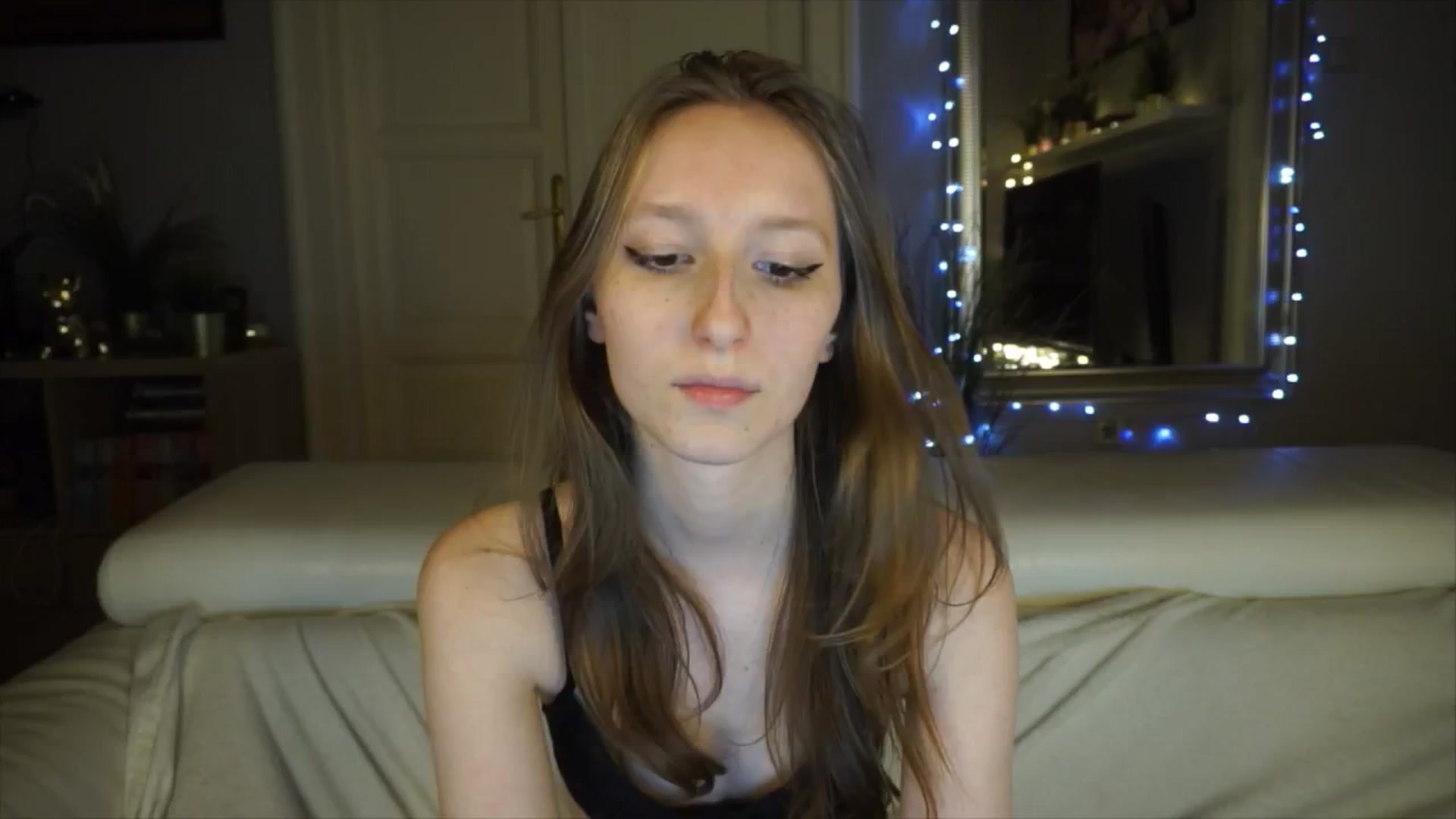 Gallery image thumbnail from Sw33t_g1rl's myfreecams stream on, 04/28/2026, 18:05 image 18 of 20