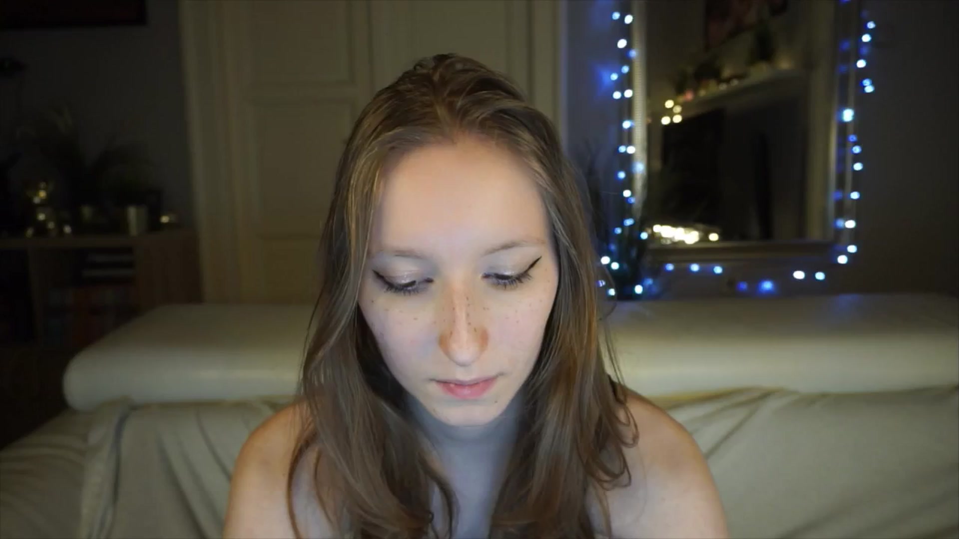Gallery image thumbnail from Sw33t_g1rl's myfreecams stream on, 04/28/2026, 18:05 image 15 of 20