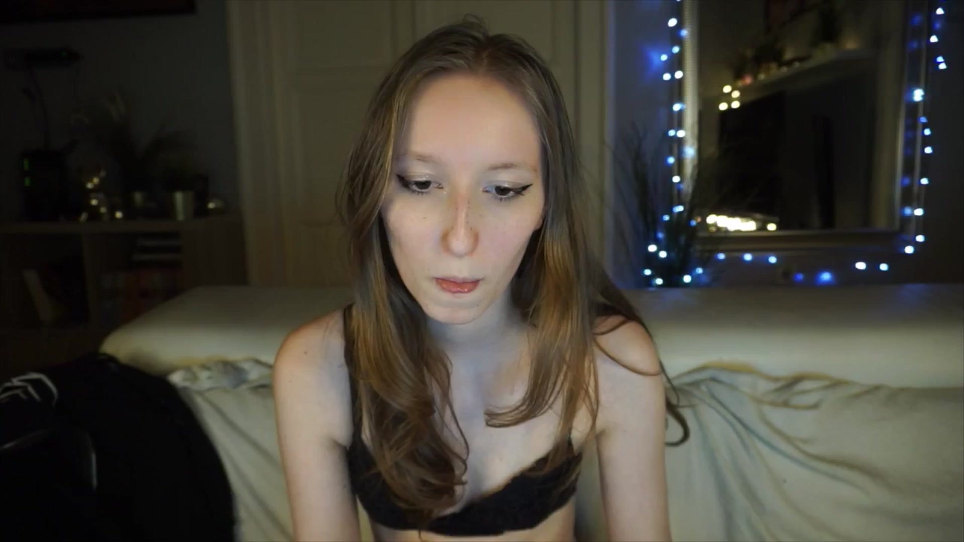 Gallery image thumbnail from Sw33t_g1rl's myfreecams stream on, 04/28/2026, 19:56 image 1 of 20