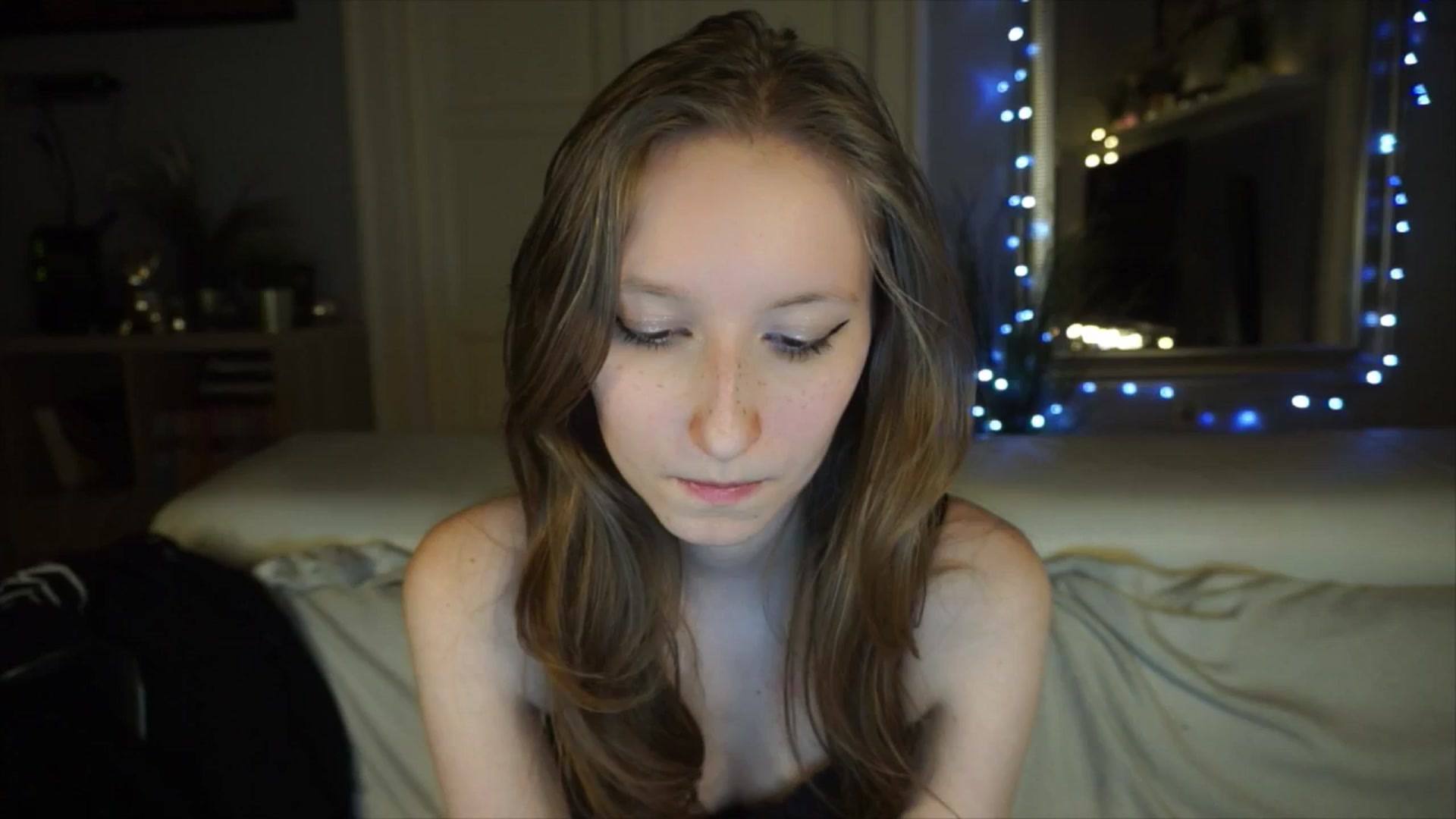 Gallery image thumbnail from Sw33t_g1rl's myfreecams stream on, 04/28/2026, 19:56 image 14 of 20