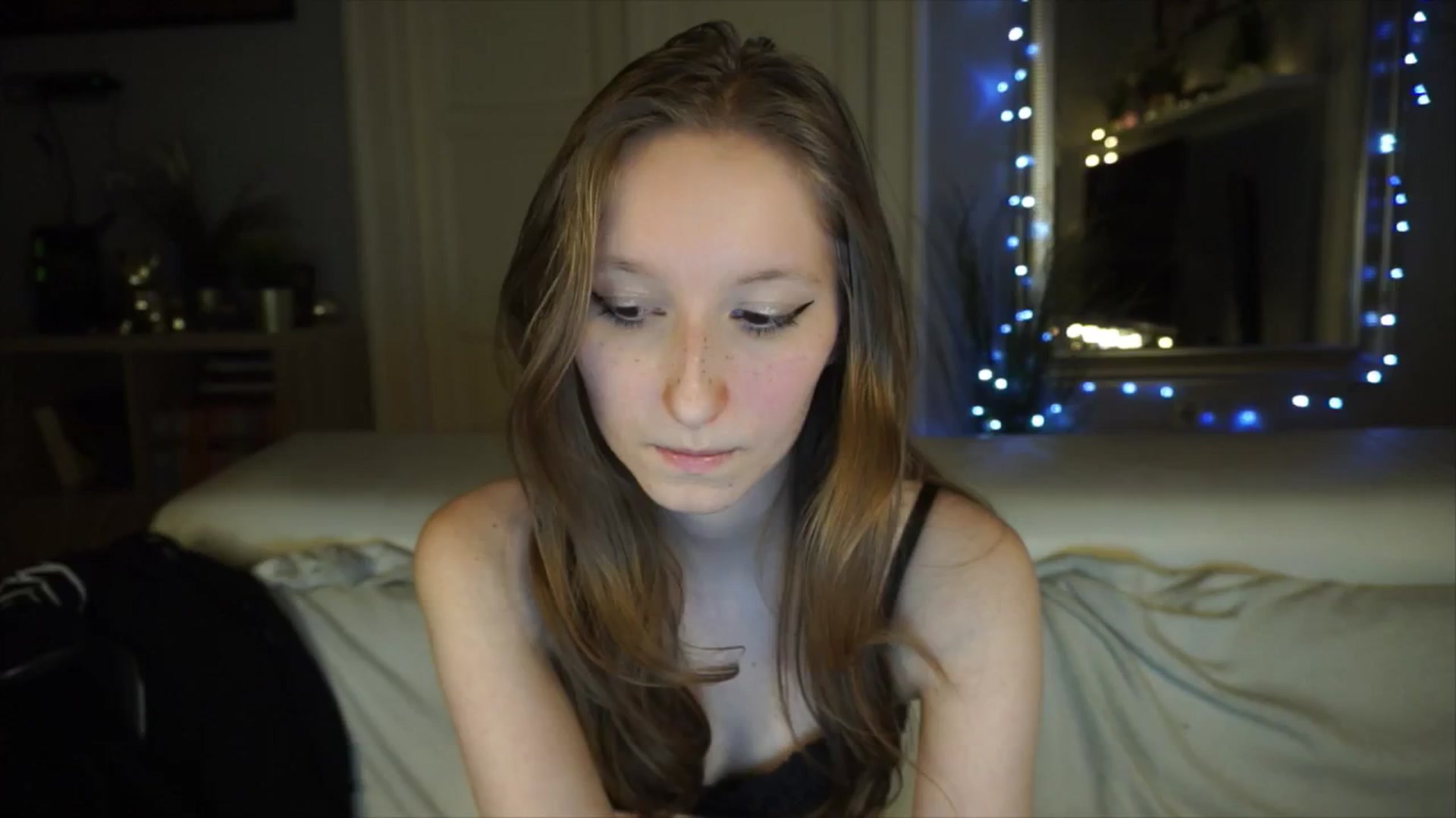 Gallery image thumbnail from Sw33t_g1rl's myfreecams stream on, 04/28/2026, 19:56 image 15 of 20