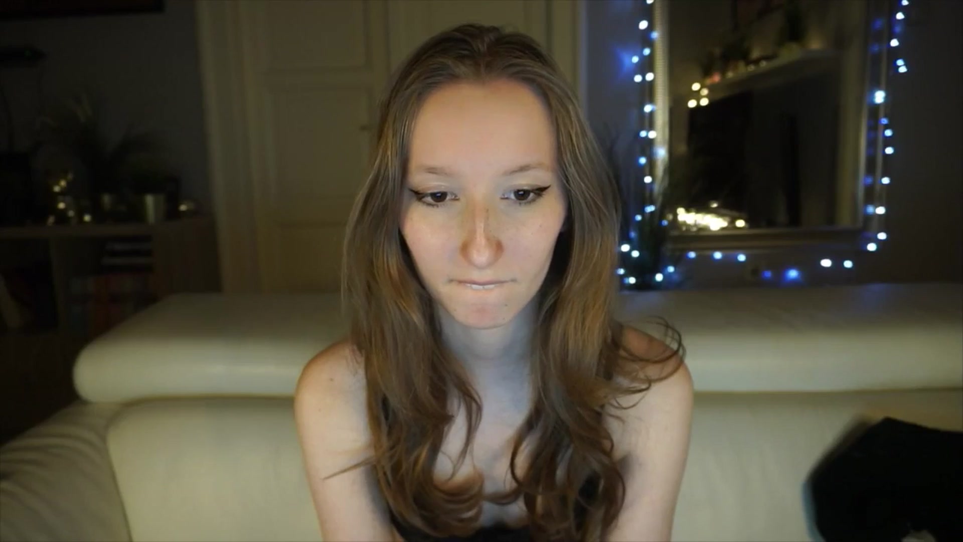 Gallery image thumbnail from Sw33t_g1rl's myfreecams stream on, 05/01/2026, 18:17 image 11 of 20