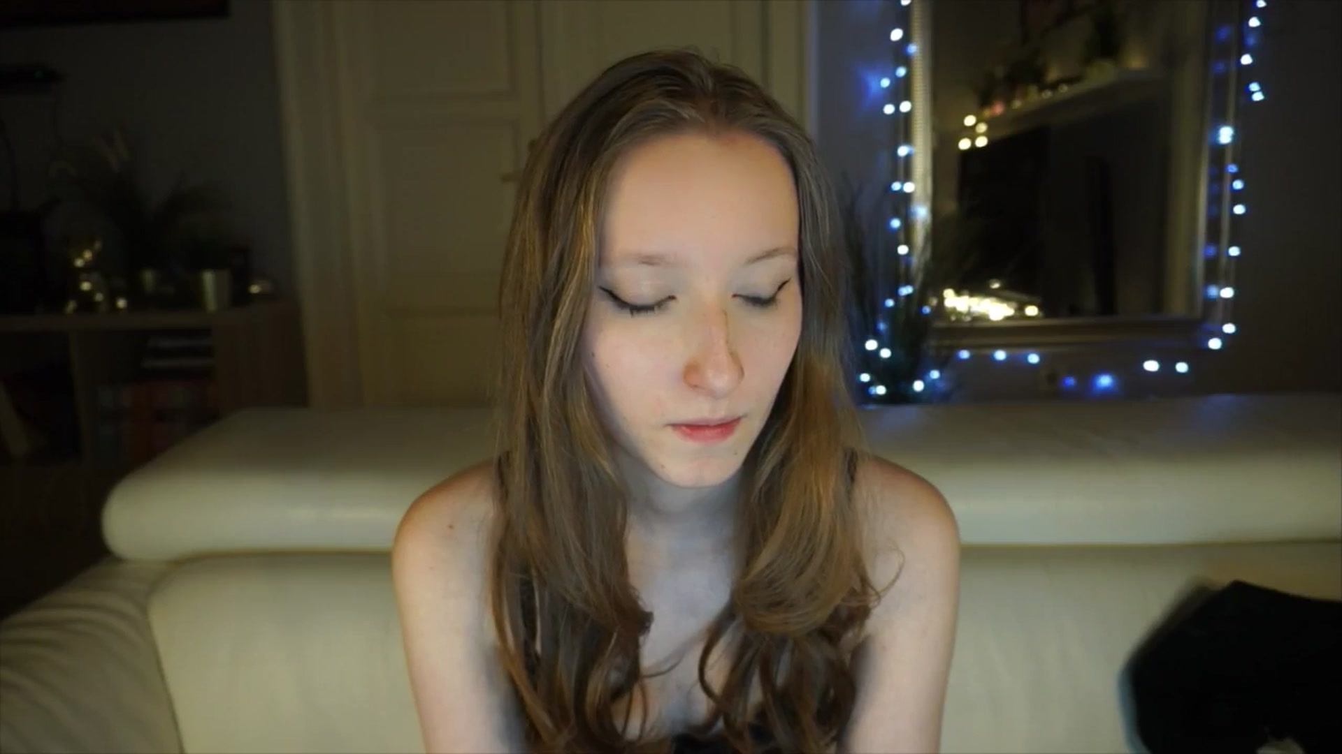 Gallery image thumbnail from Sw33t_g1rl's myfreecams stream on, 05/01/2026, 18:17 image 14 of 20