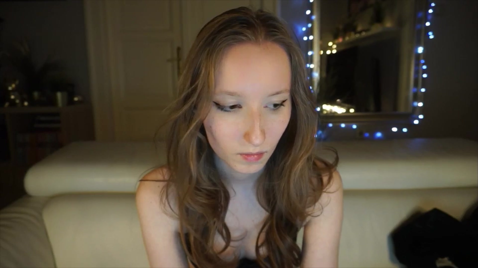 Gallery image thumbnail from Sw33t_g1rl's myfreecams stream on, 05/01/2026, 21:09 image 5 of 20