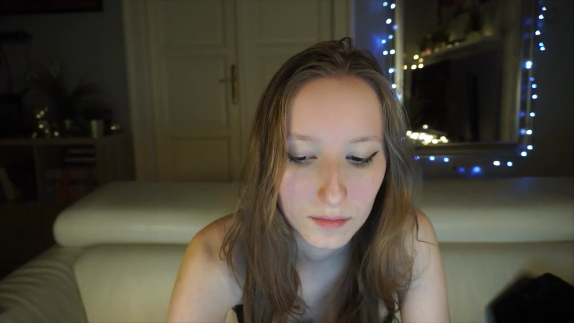 Gallery image thumbnail from Sw33t_g1rl's myfreecams stream on, 05/01/2026, 21:09 image 16 of 20