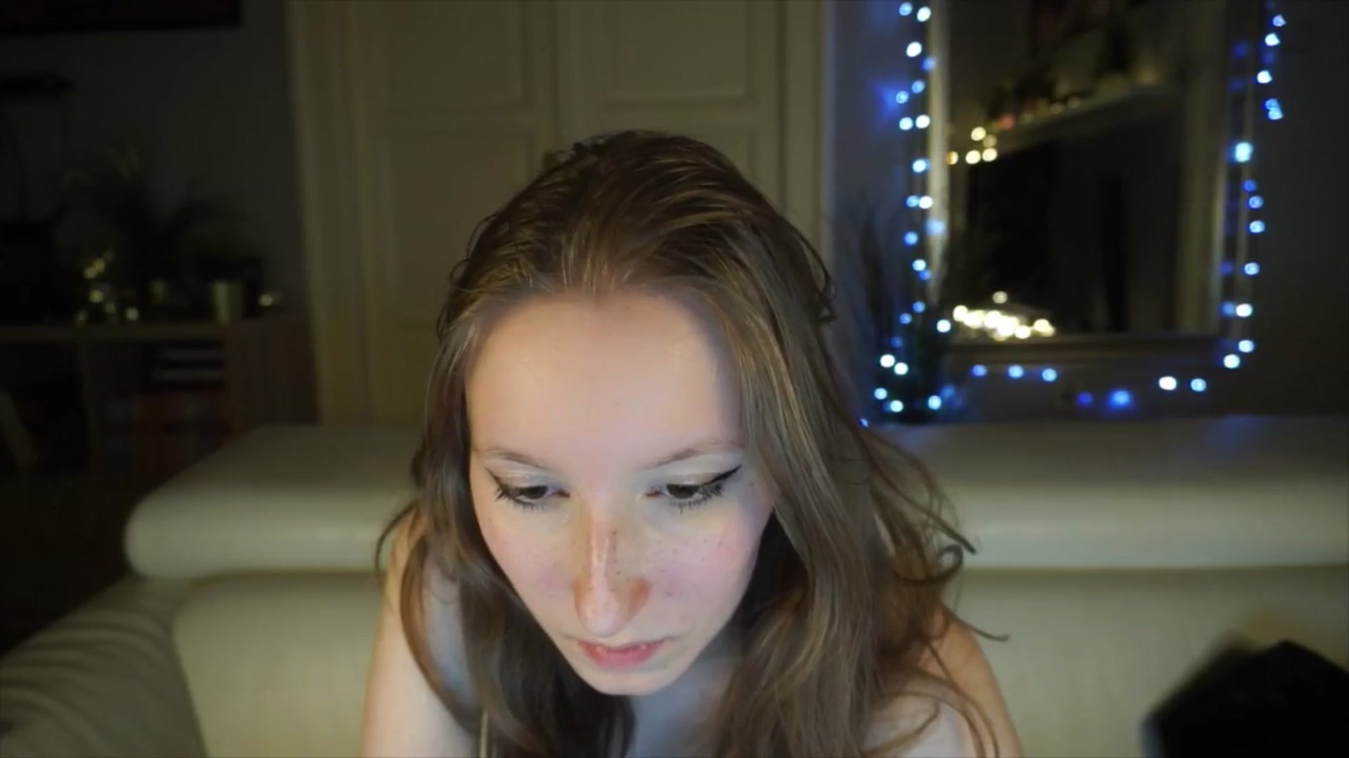 Gallery image thumbnail from Sw33t_g1rl's myfreecams stream on, 05/01/2026, 21:09 image 17 of 20