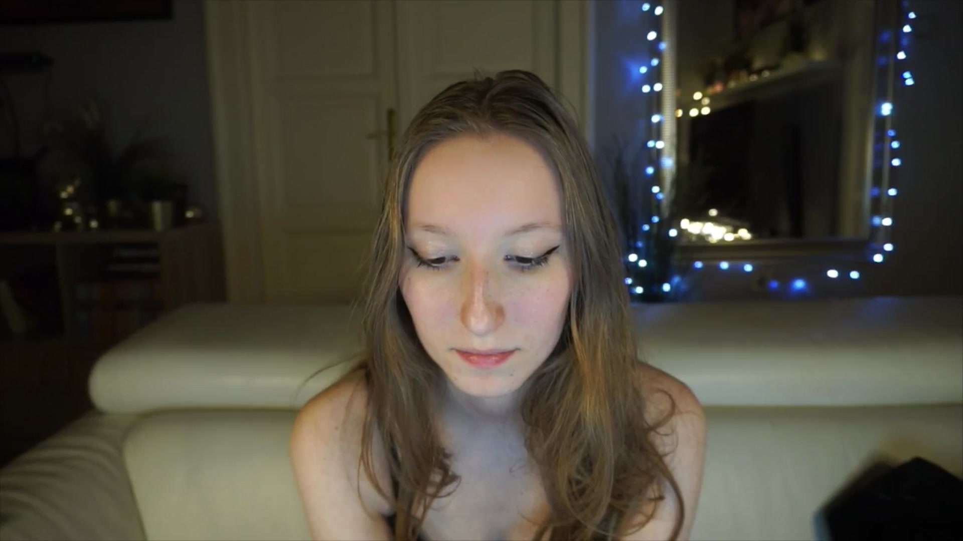 Gallery image thumbnail from Sw33t_g1rl's myfreecams stream on, 05/01/2026, 21:09 image 19 of 20