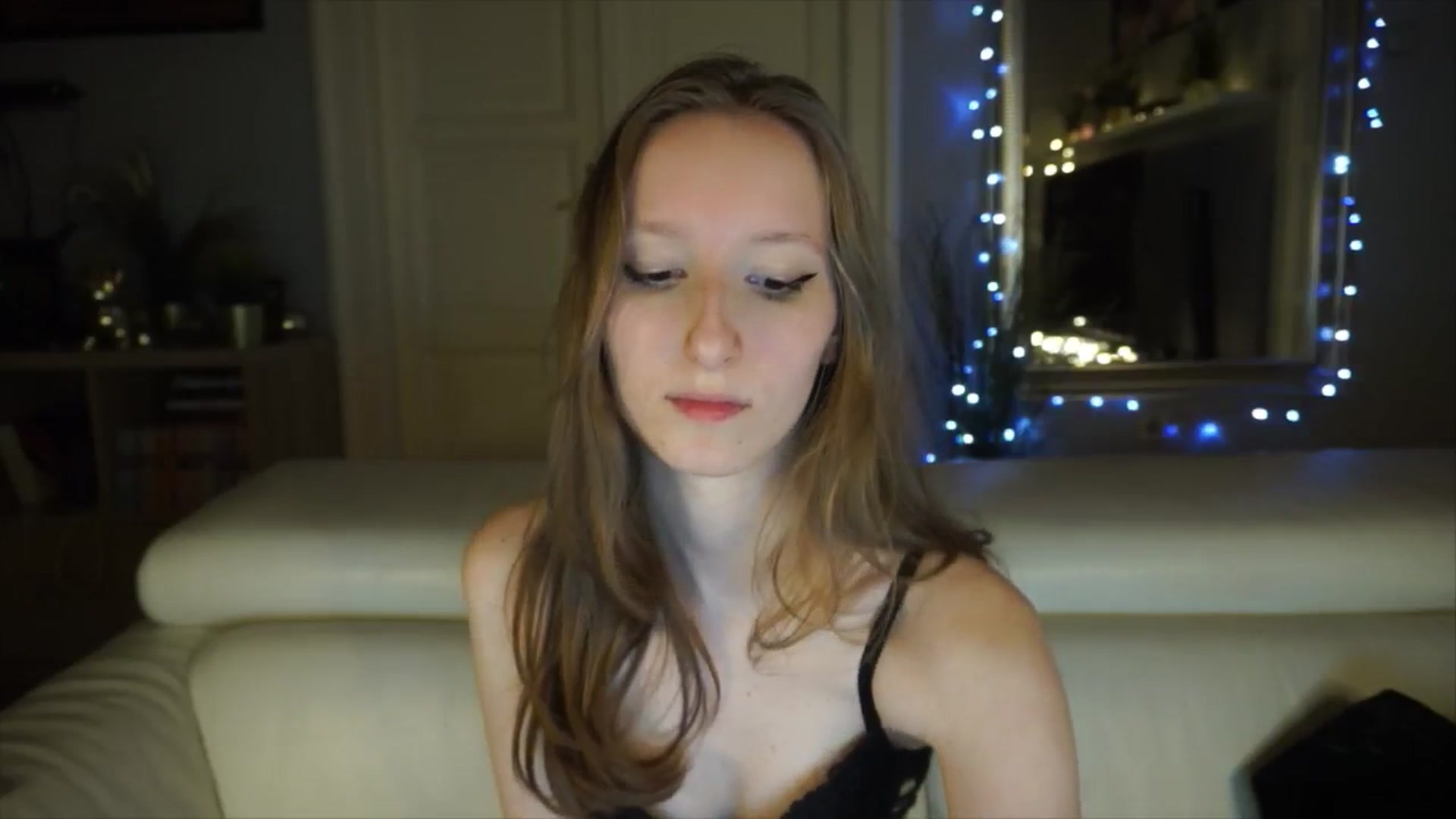 Gallery image thumbnail from Sw33t_g1rl's myfreecams stream on, 05/01/2026, 21:09 image 13 of 20