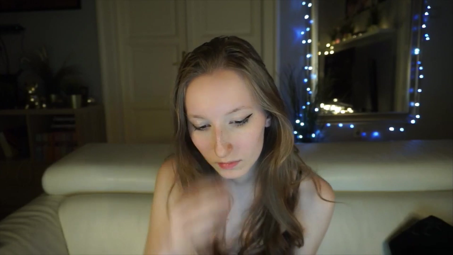 Gallery image thumbnail from Sw33t_g1rl's myfreecams stream on, 05/01/2026, 21:09 image 18 of 20