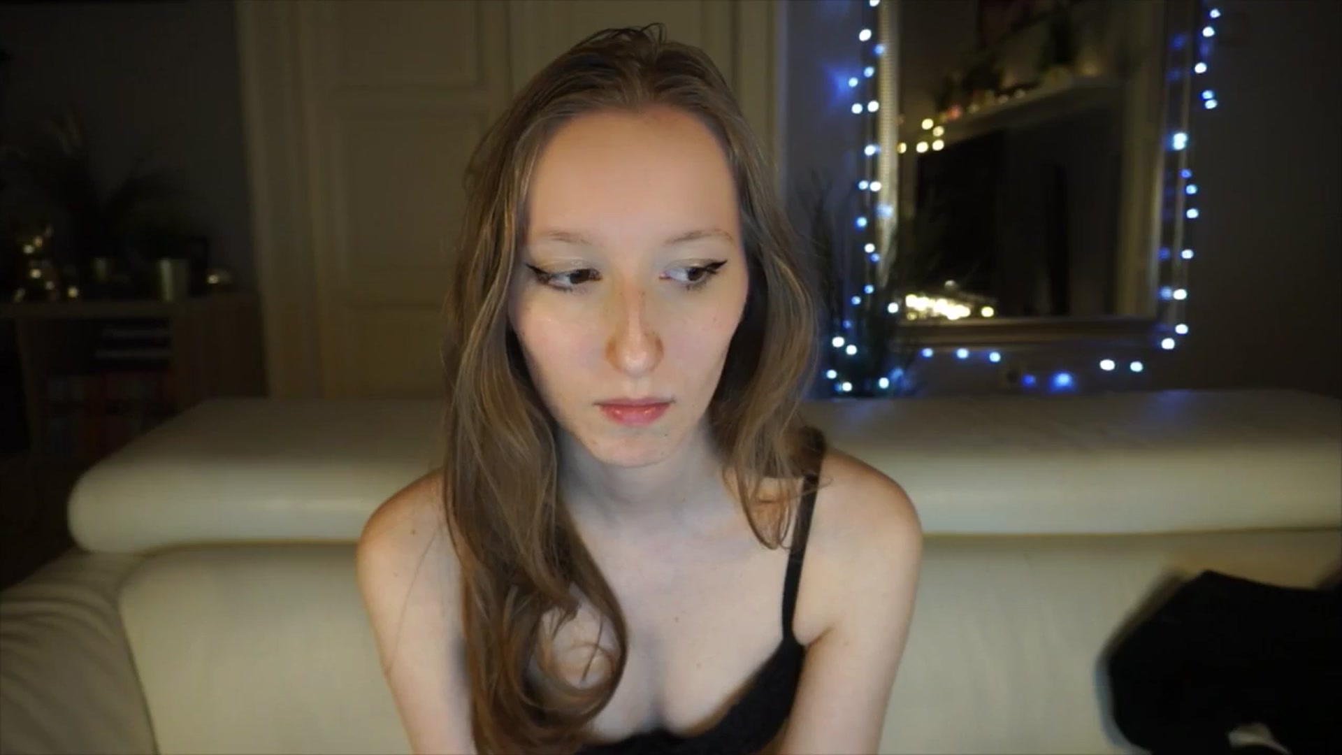 Gallery image thumbnail from Sw33t_g1rl's myfreecams stream on, 05/01/2026, 21:09 image 4 of 20