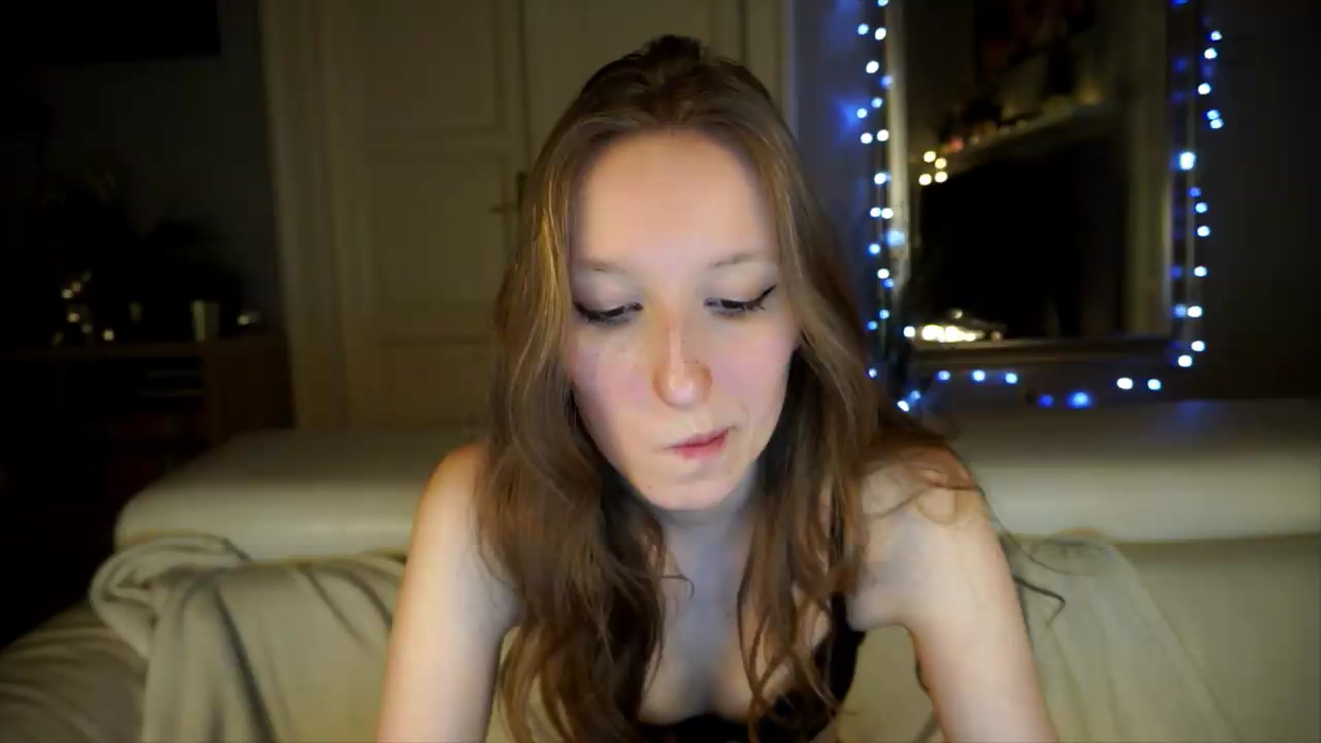 Gallery image thumbnail from Sw33t_g1rl's myfreecams stream on, 05/07/2026, 20:40 image 17 of 20