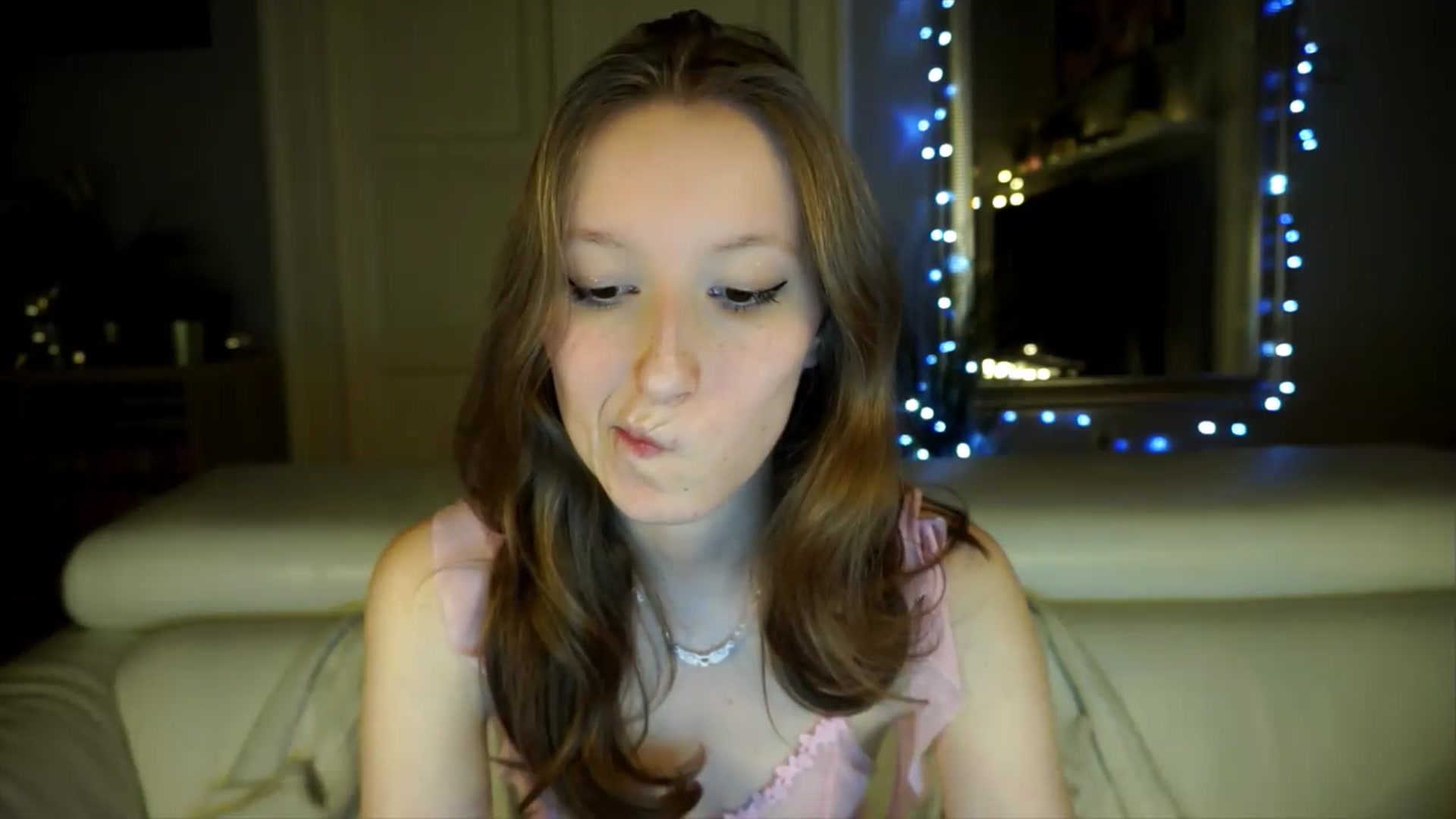 Gallery image thumbnail from Sw33t_g1rl's myfreecams stream on, 05/08/2026, 18:06 image 20 of 20