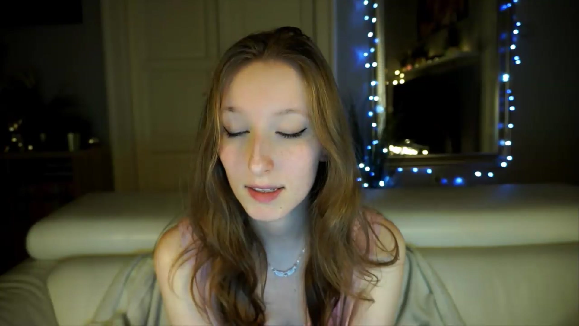 Gallery image thumbnail from Sw33t_g1rl's myfreecams stream on, 05/08/2026, 18:06 image 16 of 20