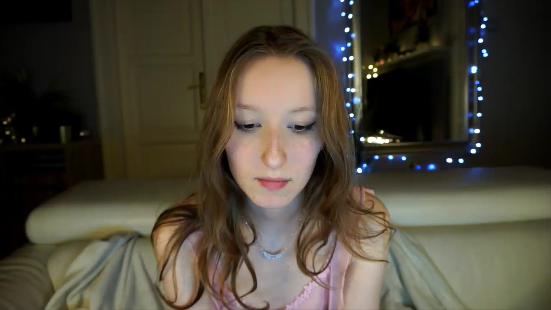 Gallery image thumbnail from Sw33t_g1rl's myfreecams stream on, 05/08/2026, 18:06 image 3 of 20