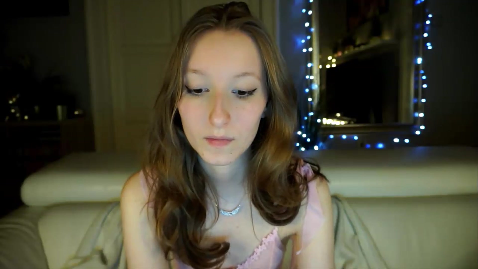 Gallery image thumbnail from Sw33t_g1rl's myfreecams stream on, 05/08/2026, 18:06 image 18 of 20