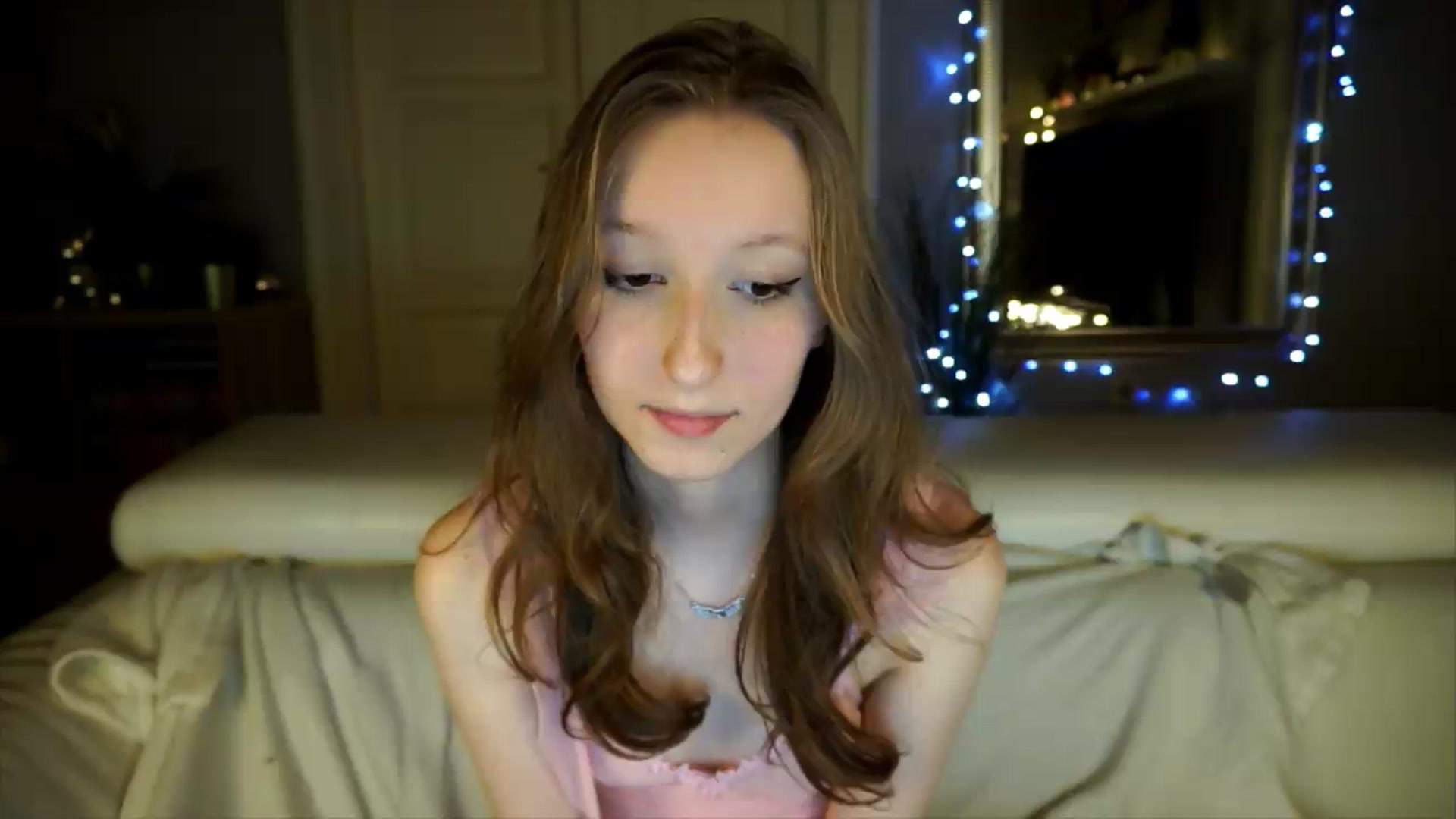 Gallery image thumbnail from Sw33t_g1rl's myfreecams stream on, 05/08/2026, 19:23 image 6 of 20