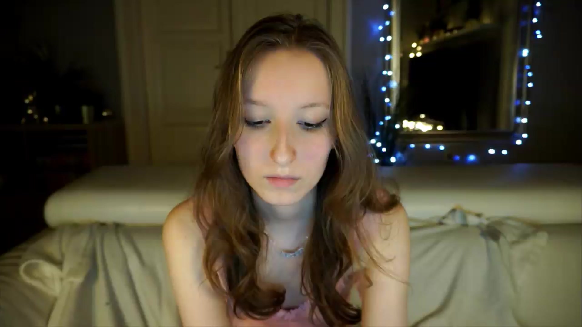 Gallery image thumbnail from Sw33t_g1rl's myfreecams stream on, 05/08/2026, 19:23 image 16 of 20