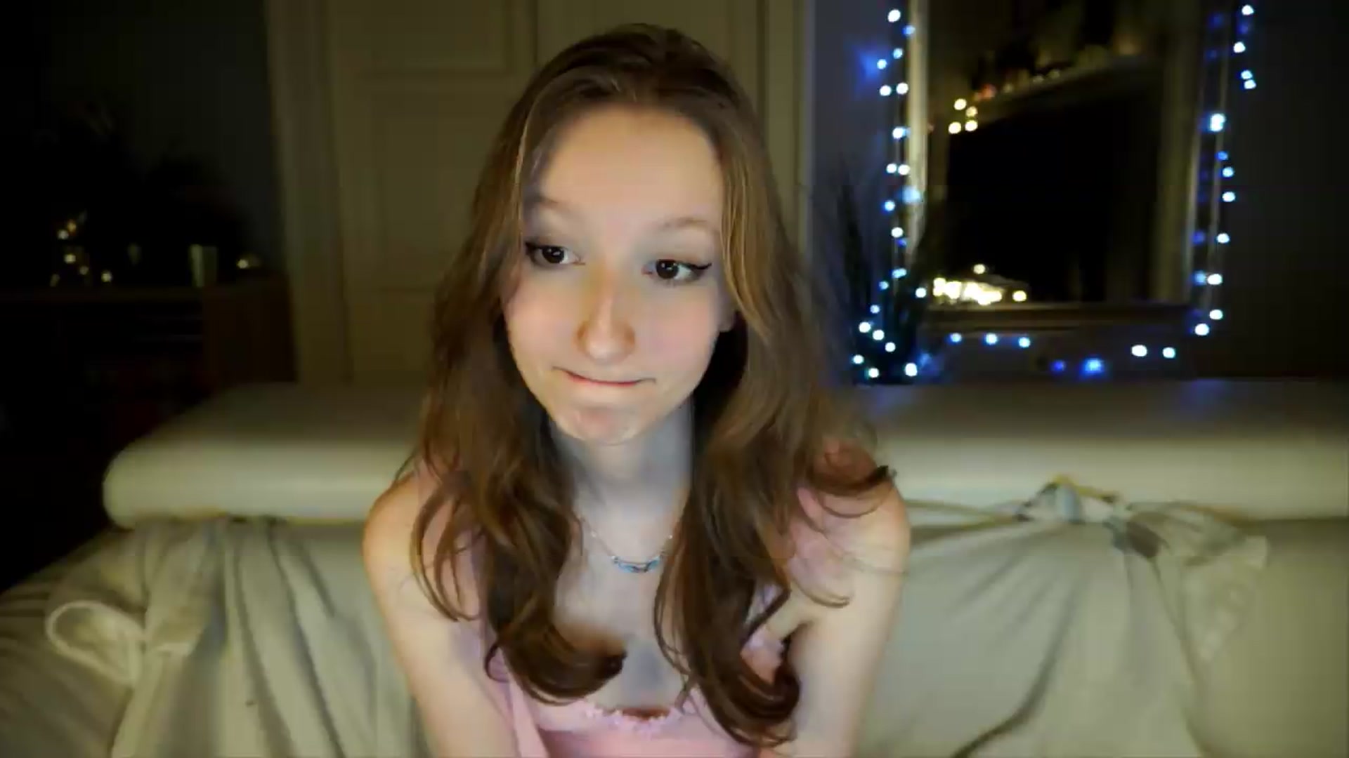 Gallery image thumbnail from Sw33t_g1rl's myfreecams stream on, 05/08/2026, 19:23 image 5 of 20