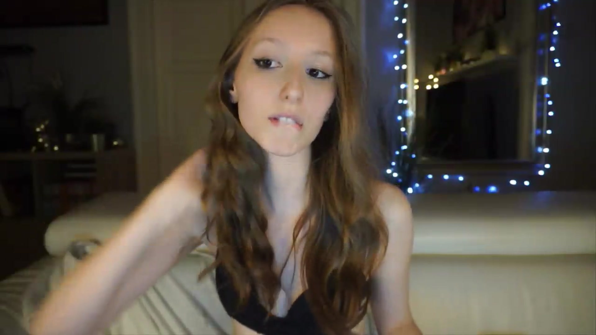 Gallery image thumbnail from Sw33t_g1rl's myfreecams stream on, 05/10/2026, 18:21 image 12 of 20