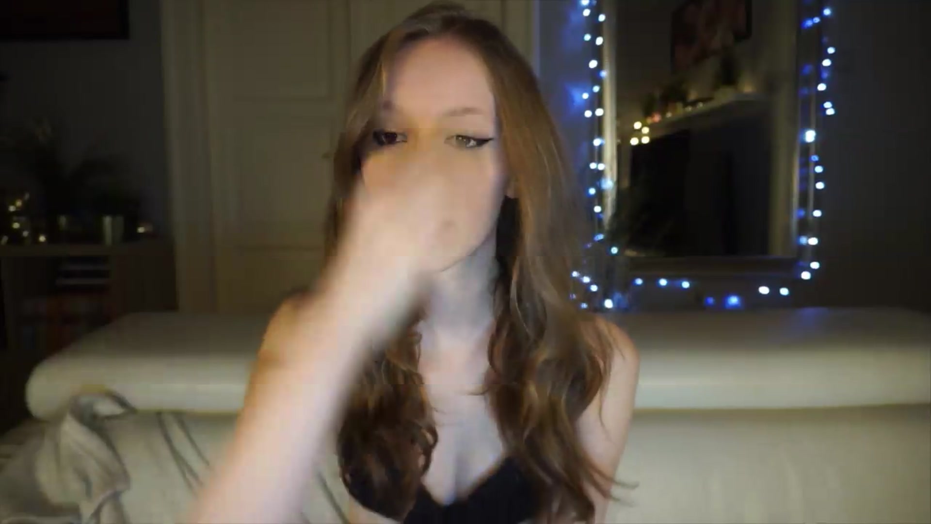 Gallery image thumbnail from Sw33t_g1rl's myfreecams stream on, 05/10/2026, 18:21 image 19 of 20