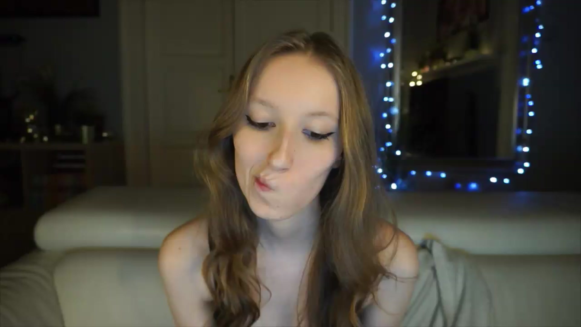 Gallery image thumbnail from Sw33t_g1rl's myfreecams stream on, 05/11/2026, 19:32 image 14 of 20