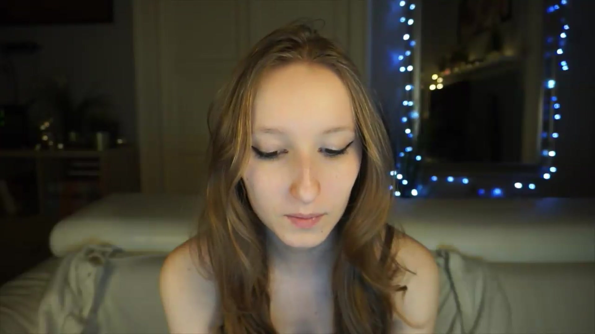 Gallery image thumbnail from Sw33t_g1rl's myfreecams stream on, 05/12/2026, 17:43 image 4 of 20