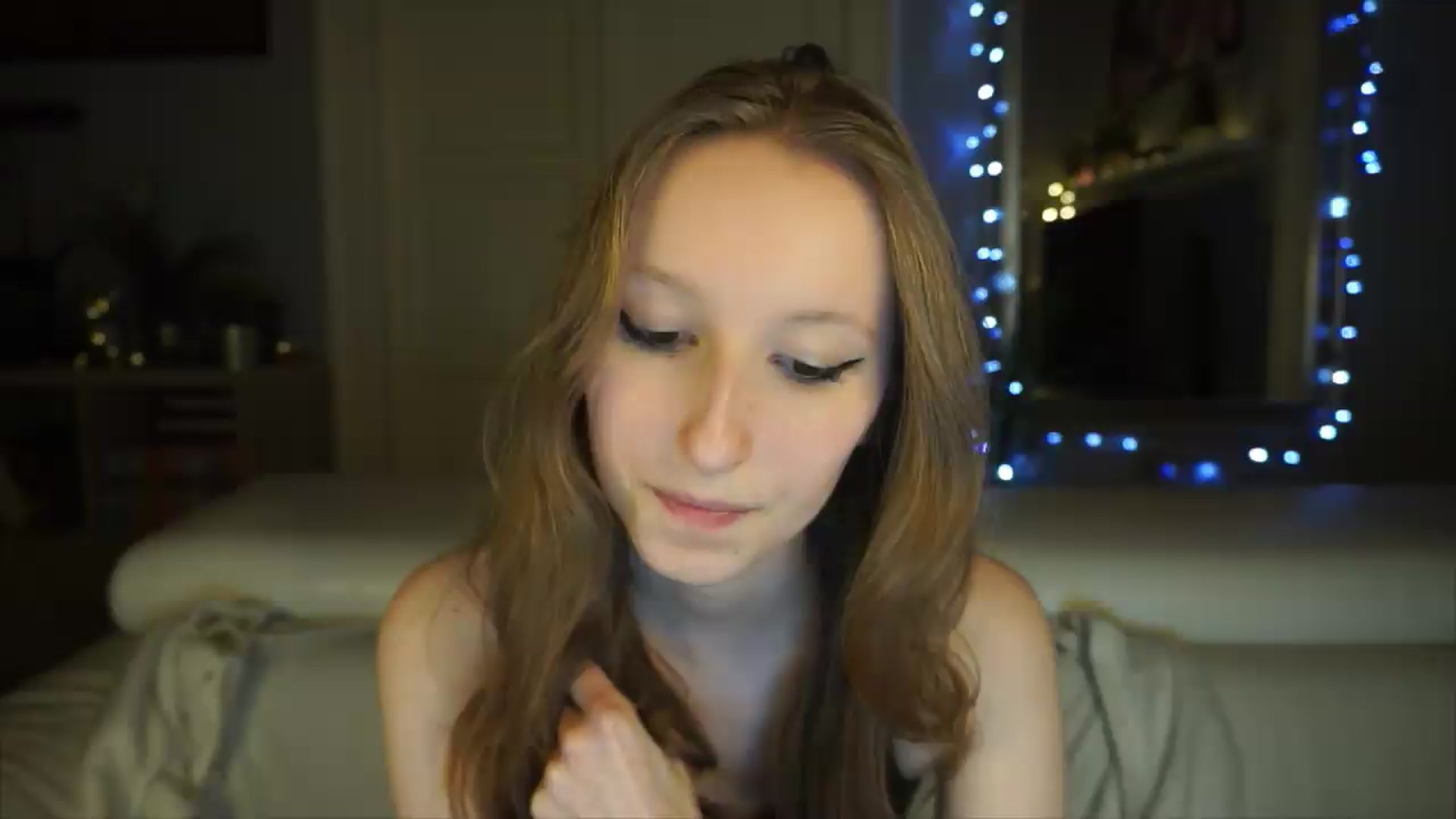 Gallery image thumbnail from Sw33t_g1rl's myfreecams stream on, 05/12/2026, 17:43 image 16 of 20