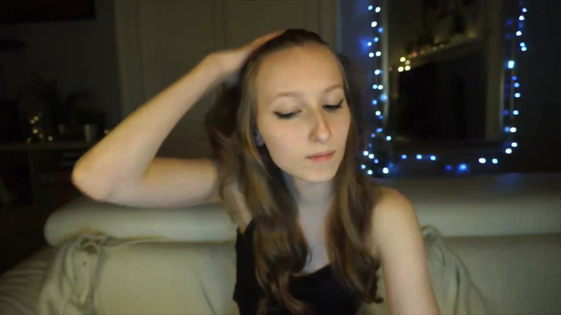 Gallery image thumbnail from Sw33t_g1rl's myfreecams stream on, 05/12/2026, 19:10 image 17 of 20