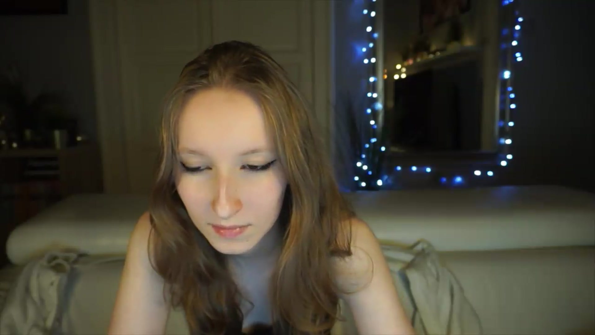 Gallery image thumbnail from Sw33t_g1rl's myfreecams stream on, 05/12/2026, 19:10 image 16 of 20