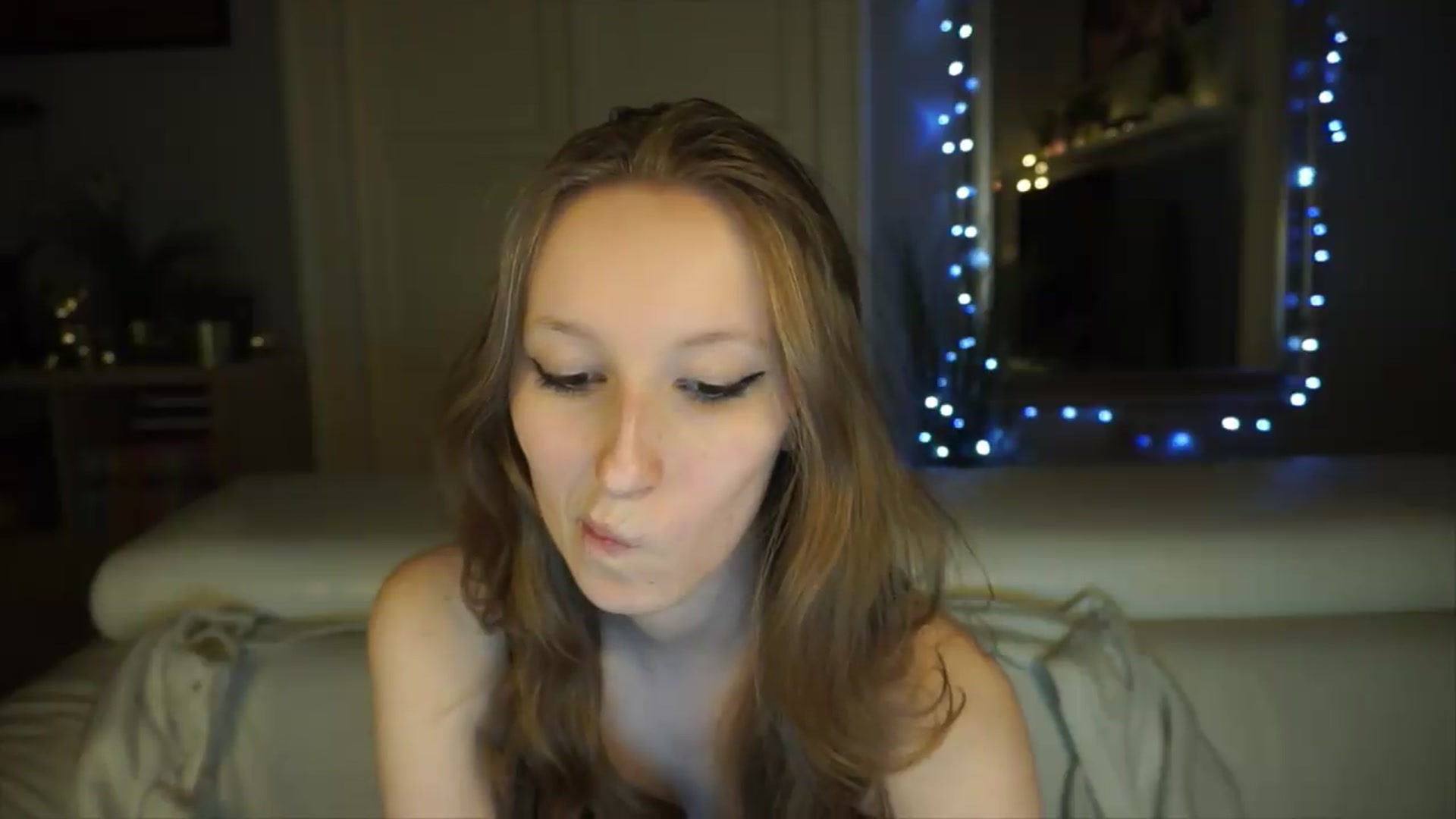 Gallery image thumbnail from Sw33t_g1rl's myfreecams stream on, 05/12/2026, 19:10 image 7 of 20