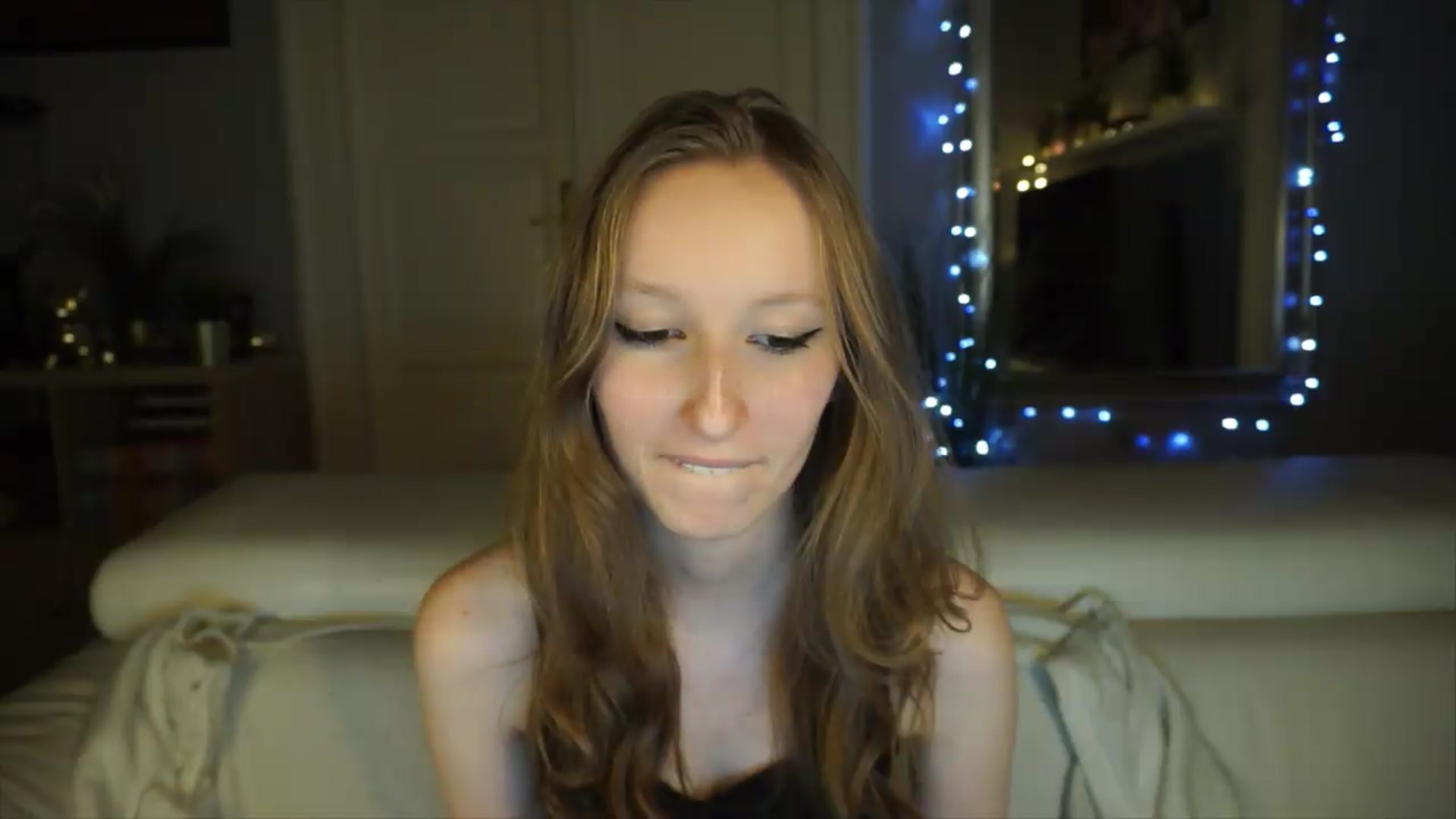 Gallery image thumbnail from Sw33t_g1rl's myfreecams stream on, 05/12/2026, 19:10 image 4 of 20