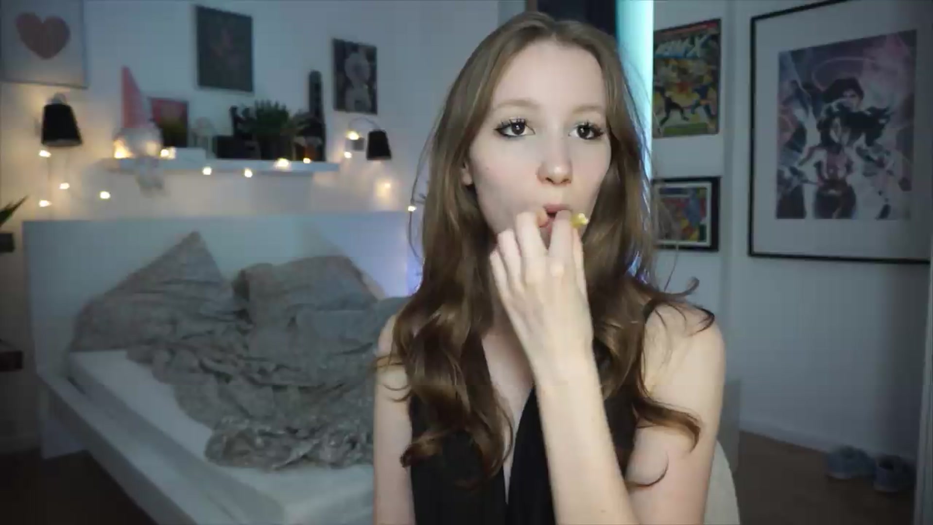Gallery image thumbnail from Sw33t_g1rl's myfreecams stream on, 06/12/2026, 21:13 image 14 of 20