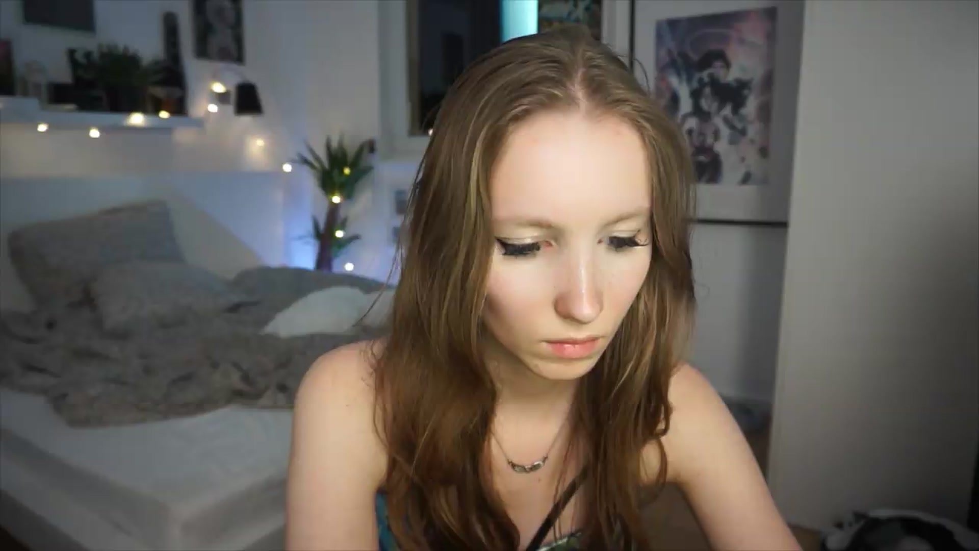 Gallery image thumbnail from Sw33t_g1rl's myfreecams stream on, 06/18/2026, 21:34 image 19 of 20