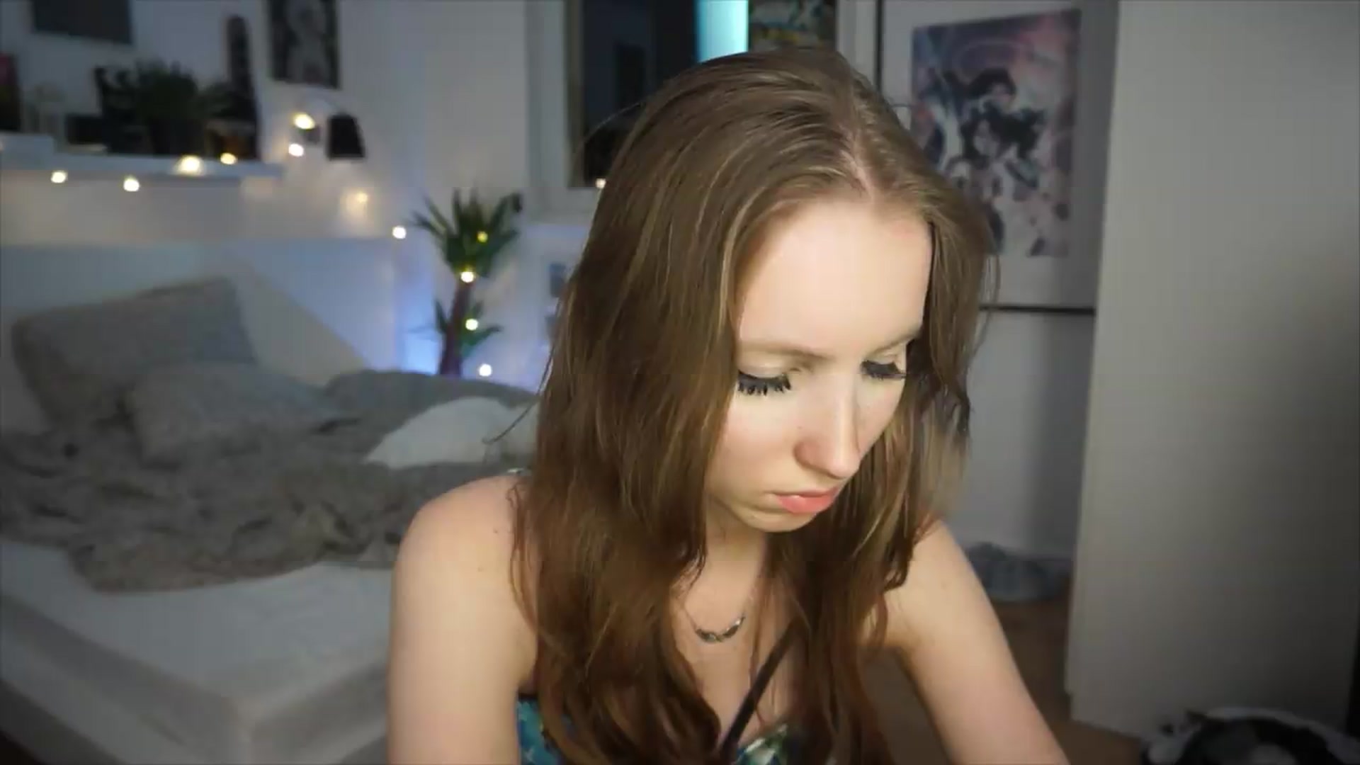 Gallery image thumbnail from Sw33t_g1rl's myfreecams stream on, 06/18/2026, 21:34 image 18 of 20