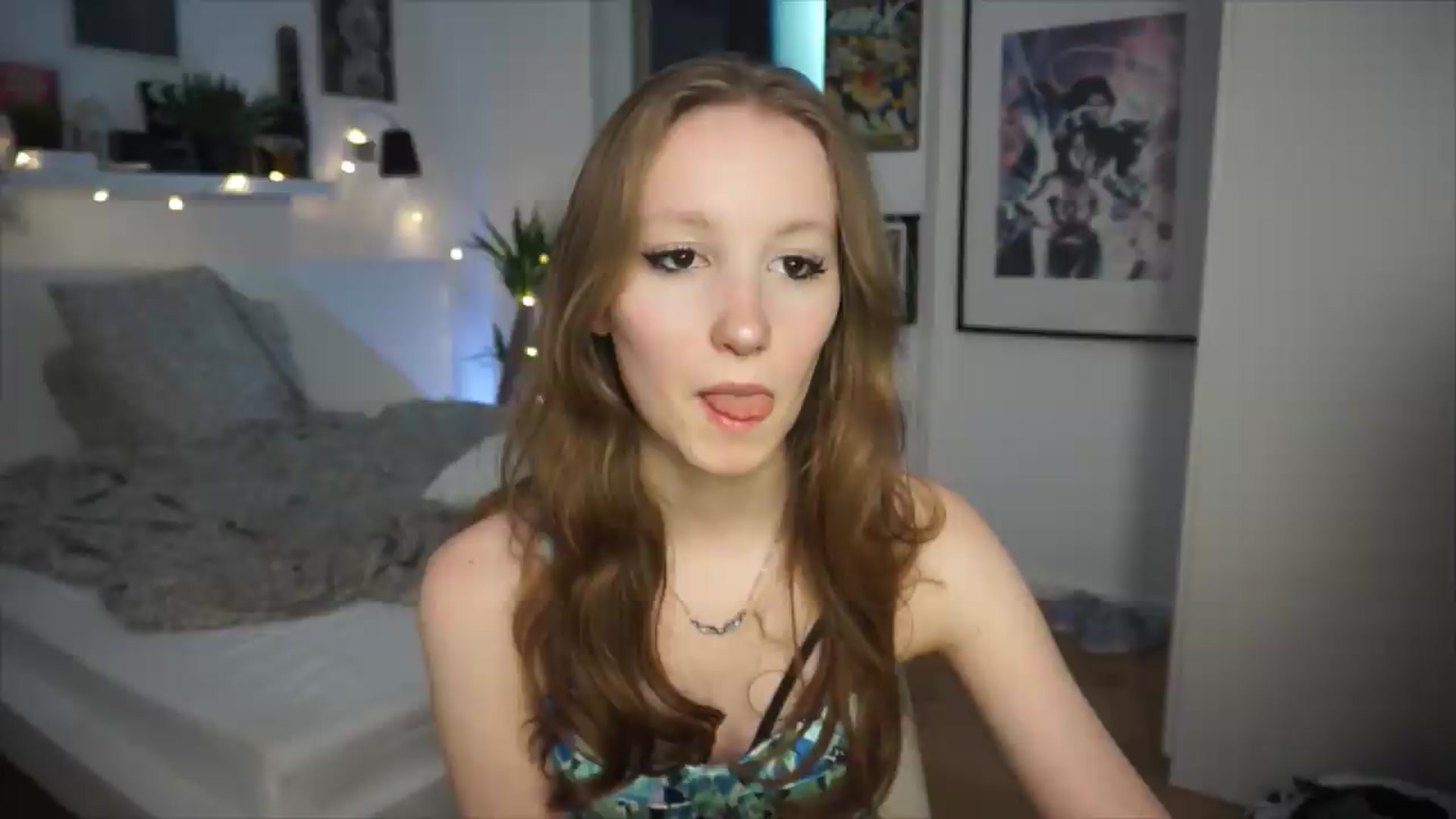 Gallery image thumbnail from Sw33t_g1rl's myfreecams stream on, 06/18/2026, 21:34 image 1 of 20