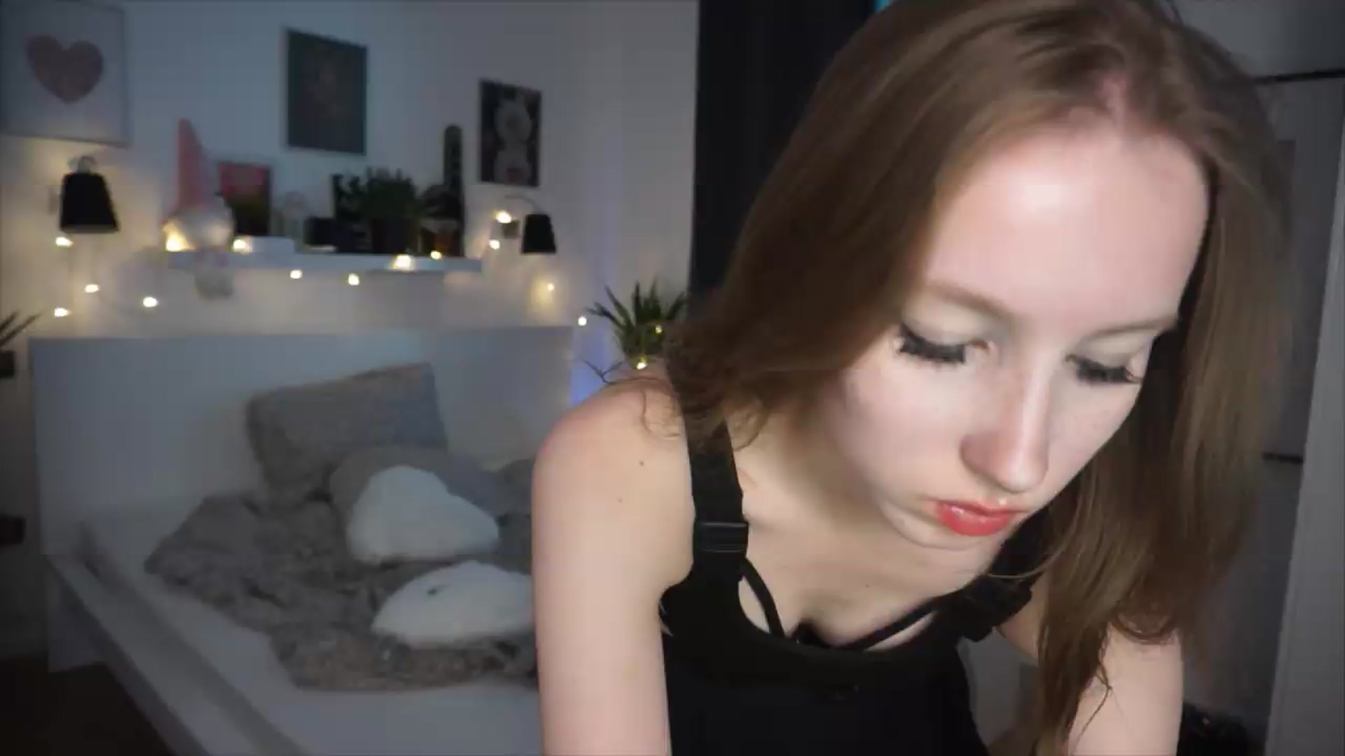 Gallery image thumbnail from Sw33t_g1rl's myfreecams stream on, 06/19/2026, 18:55 image 8 of 20