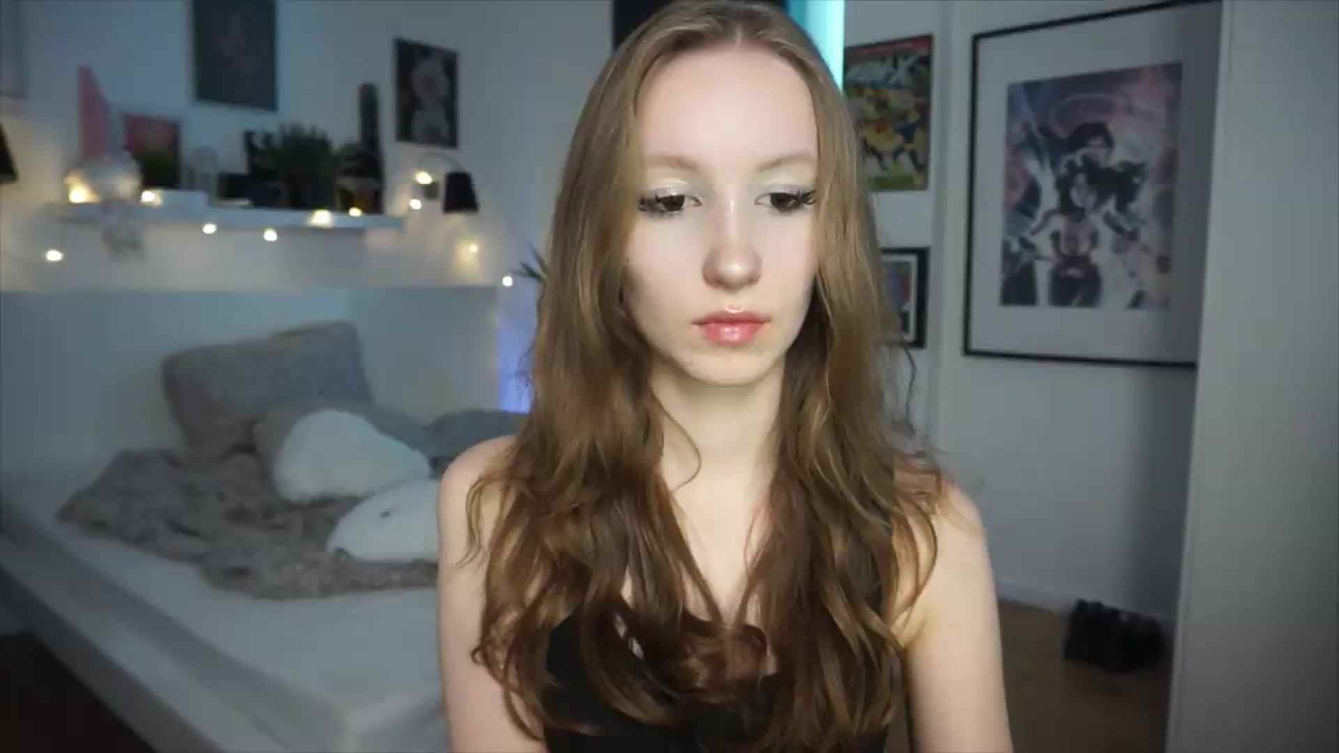 Gallery image thumbnail from Sw33t_g1rl's myfreecams stream on, 06/19/2026, 18:55 image 17 of 20