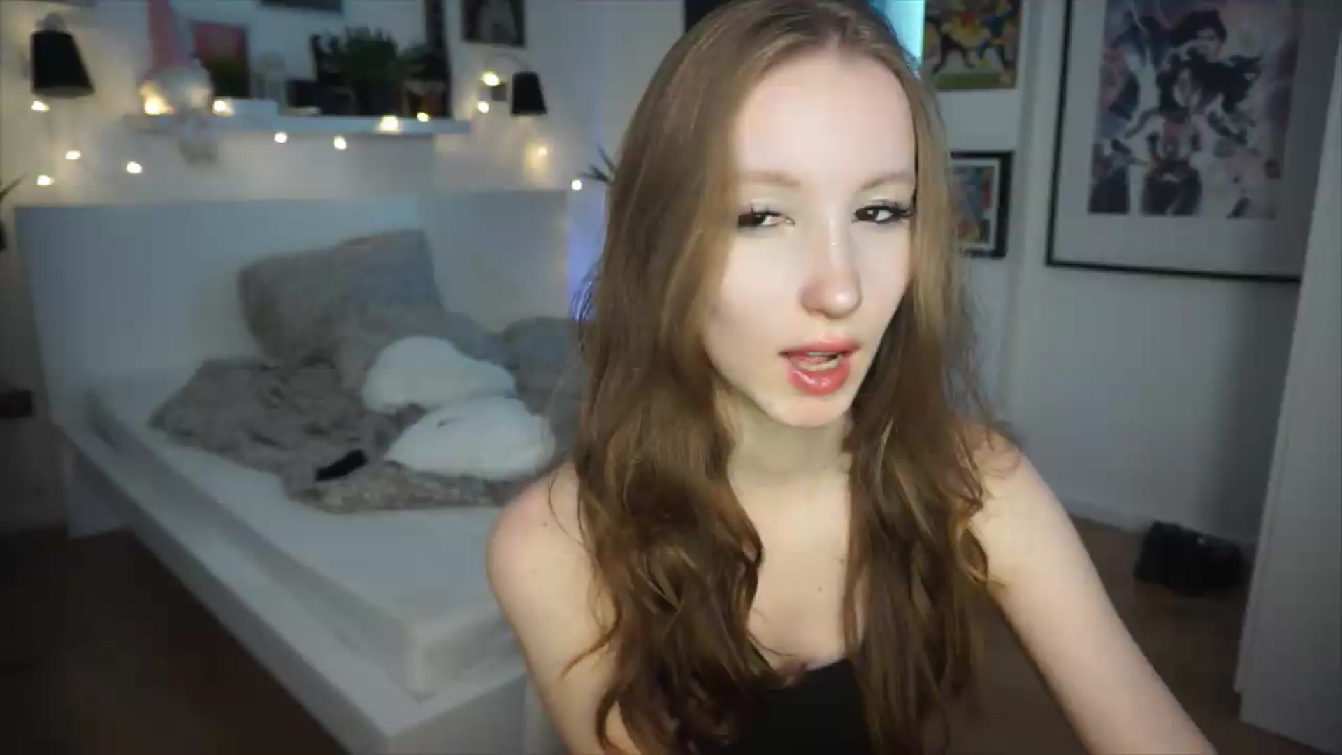 Gallery image thumbnail from Sw33t_g1rl's myfreecams stream on, 06/19/2026, 20:00 image 9 of 20